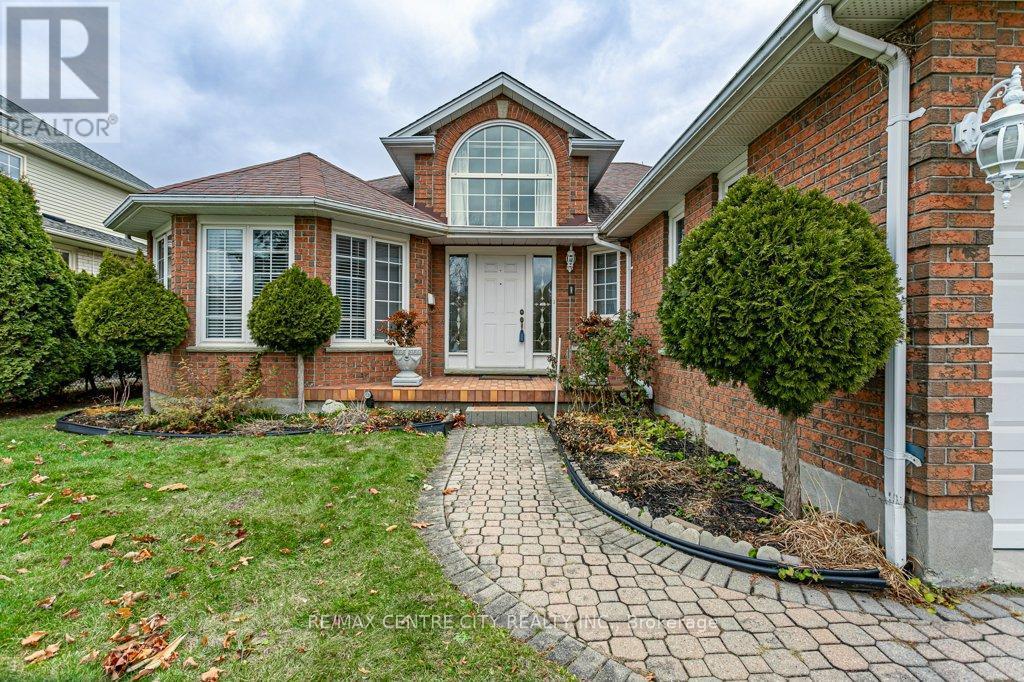 261 Ensign Crescent, London South (South N), ON - Outdoor With Facade