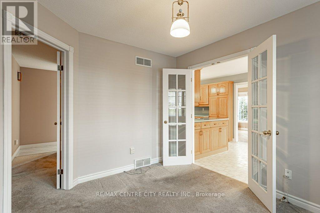 261 Ensign Crescent, London South (South N), ON - Indoor Photo Showing Other Room