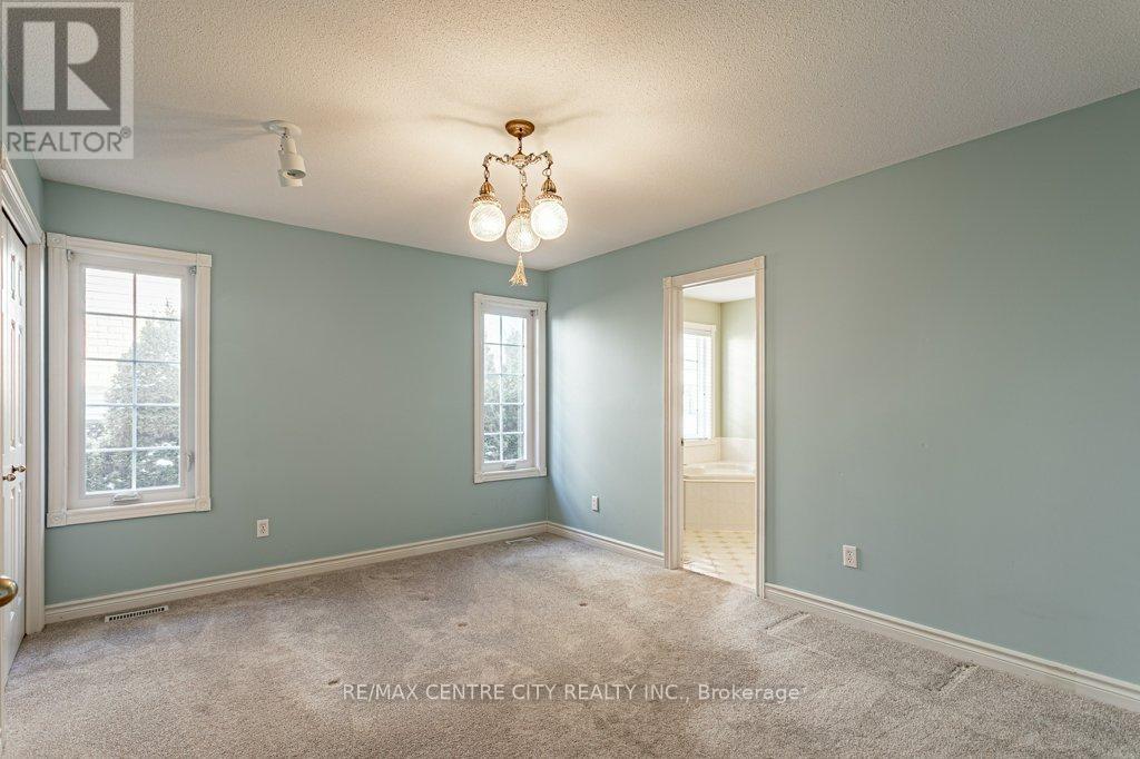 261 Ensign Crescent, London South (South N), ON - Indoor Photo Showing Other Room