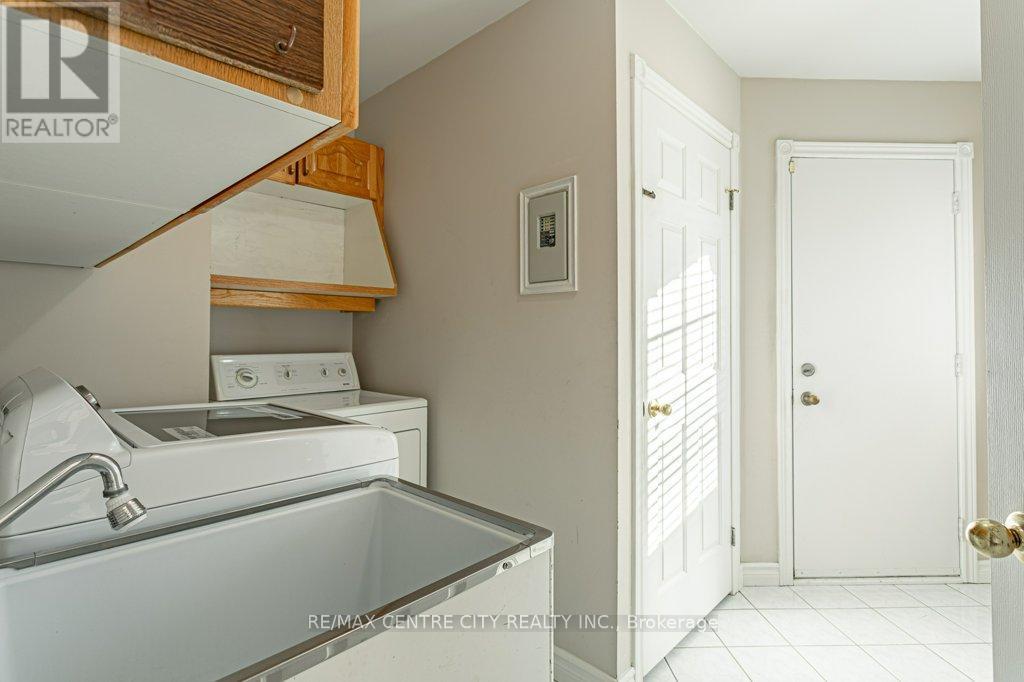 261 Ensign Crescent, London South (South N), ON - Indoor Photo Showing Laundry Room