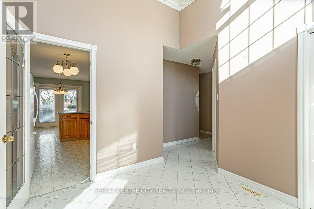 261 Ensign Crescent, London South (South N), ON - Indoor Photo Showing Other Room