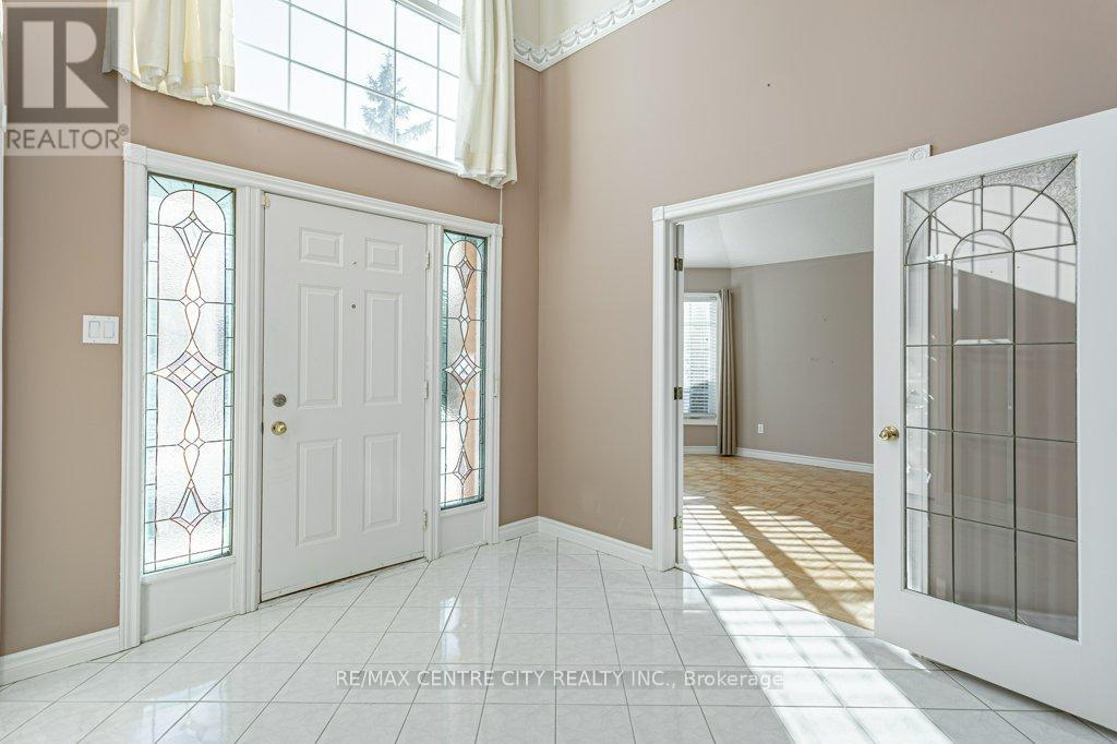261 Ensign Crescent, London South (South N), ON - Indoor Photo Showing Other Room