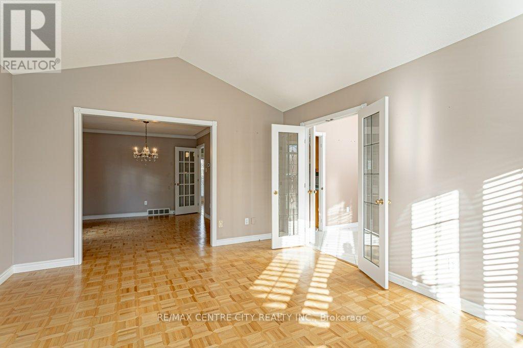 261 Ensign Crescent, London South (South N), ON - Indoor Photo Showing Other Room
