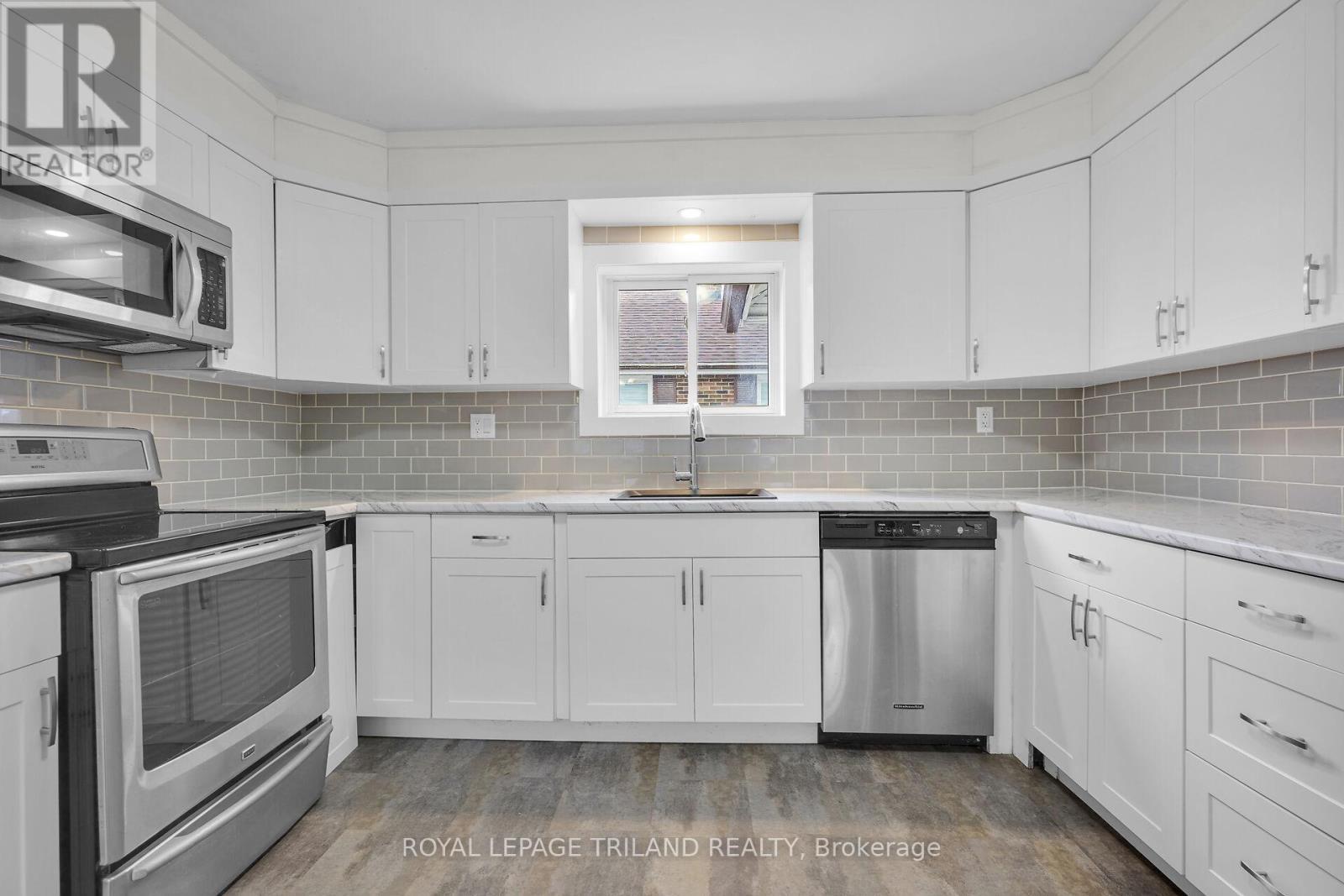 459 Hale Street, London East (East N), ON - Indoor Photo Showing Kitchen With Upgraded Kitchen