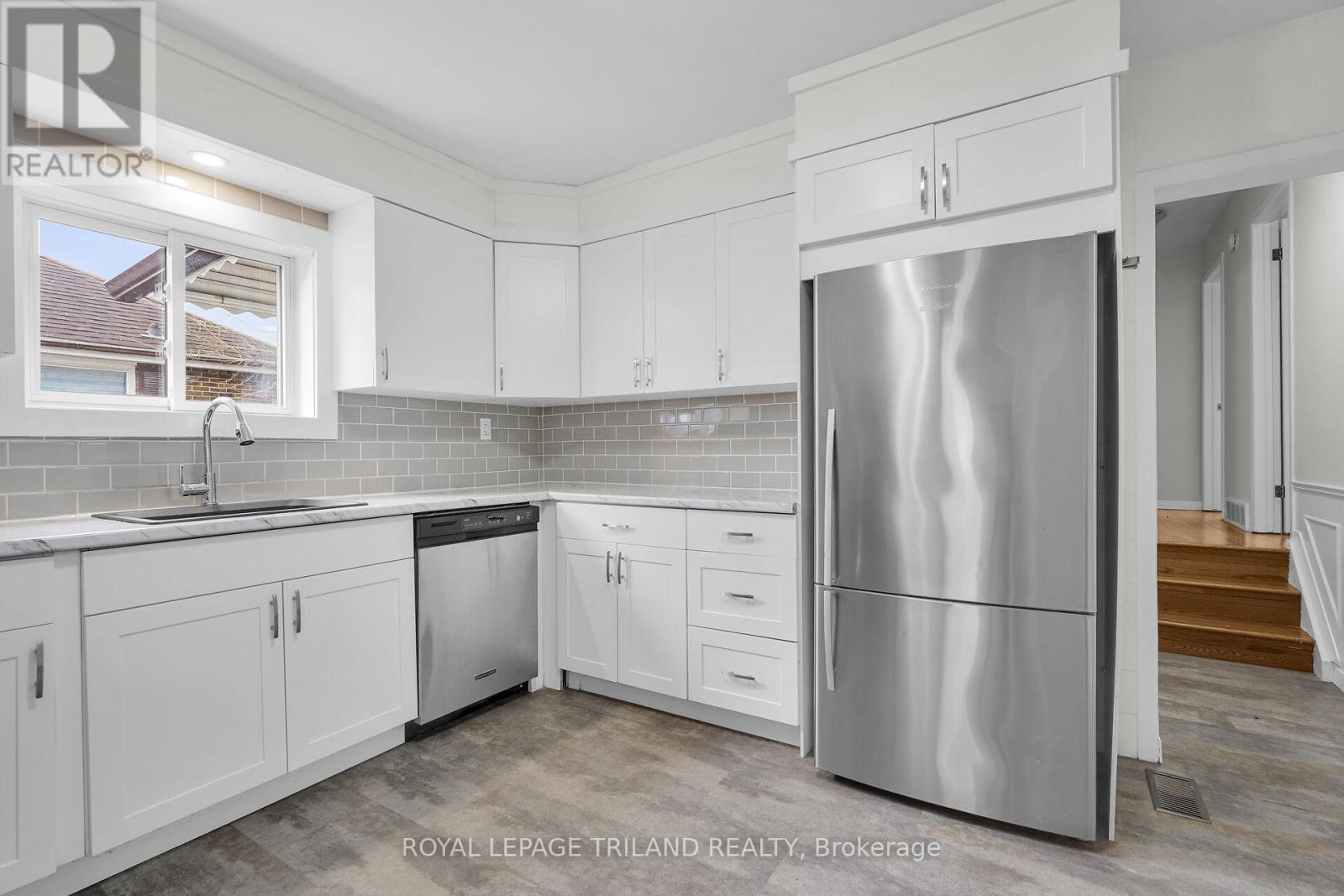 459 Hale Street, London East (East N), ON - Indoor Photo Showing Kitchen With Upgraded Kitchen