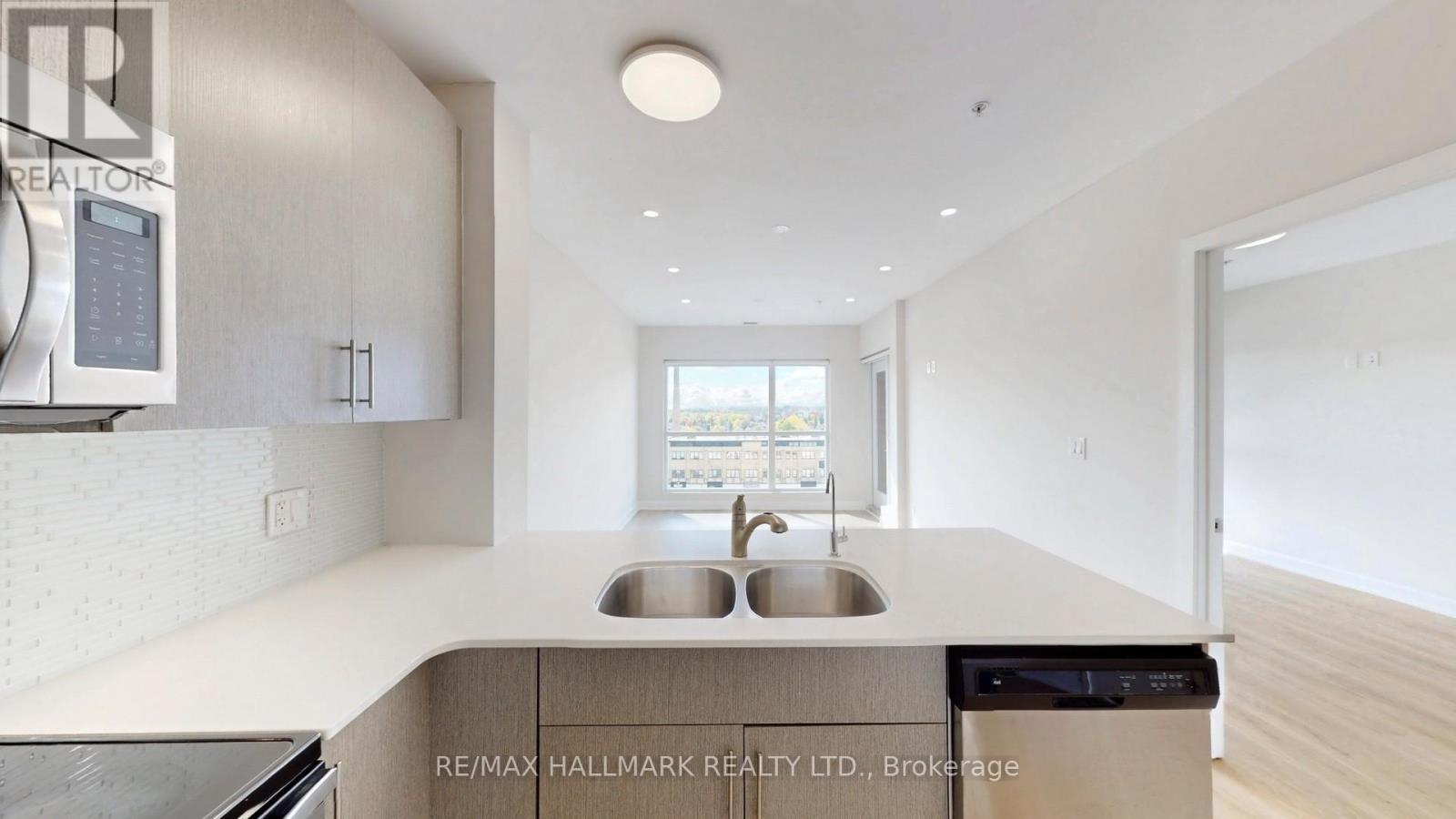 711 - 1 Victoria Street S, Waterloo, ON - Indoor Photo Showing Kitchen With Double Sink