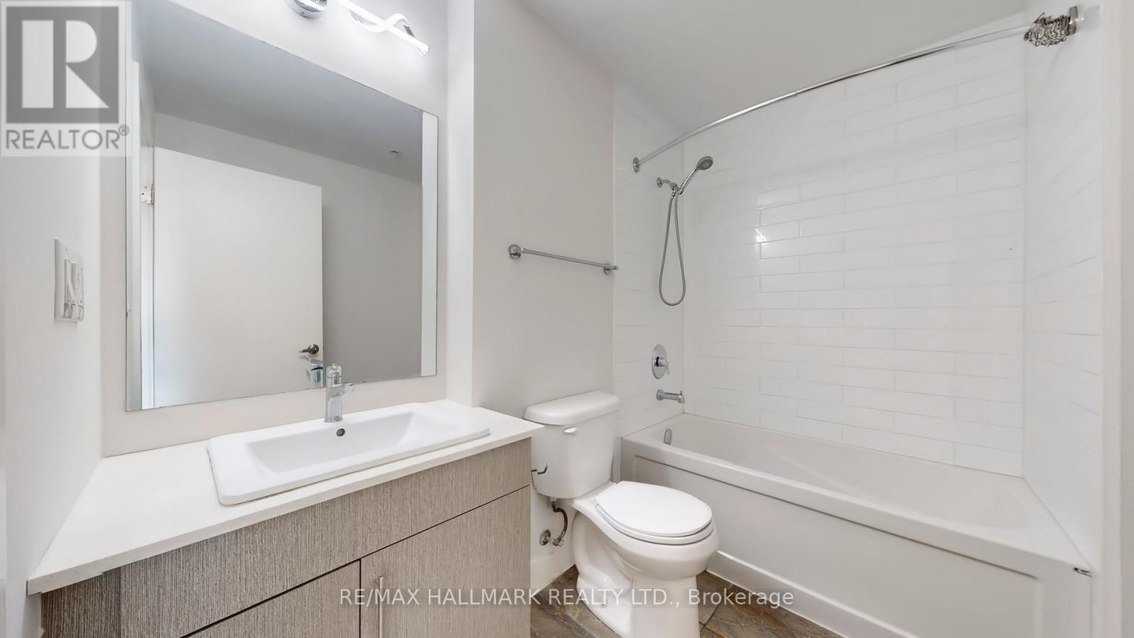 711 - 1 Victoria Street S, Waterloo, ON - Indoor Photo Showing Bathroom