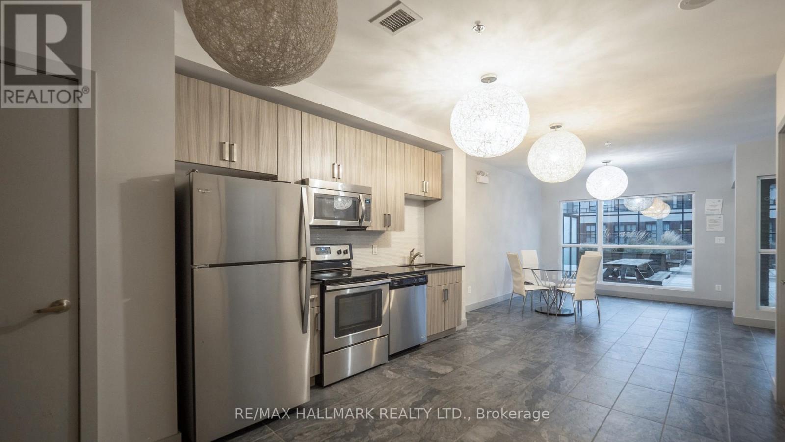 711 - 1 Victoria Street S, Waterloo, ON - Indoor Photo Showing Kitchen With Stainless Steel Kitchen