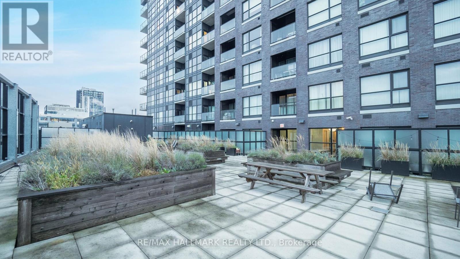 711 - 1 Victoria Street S, Waterloo, ON - Outdoor