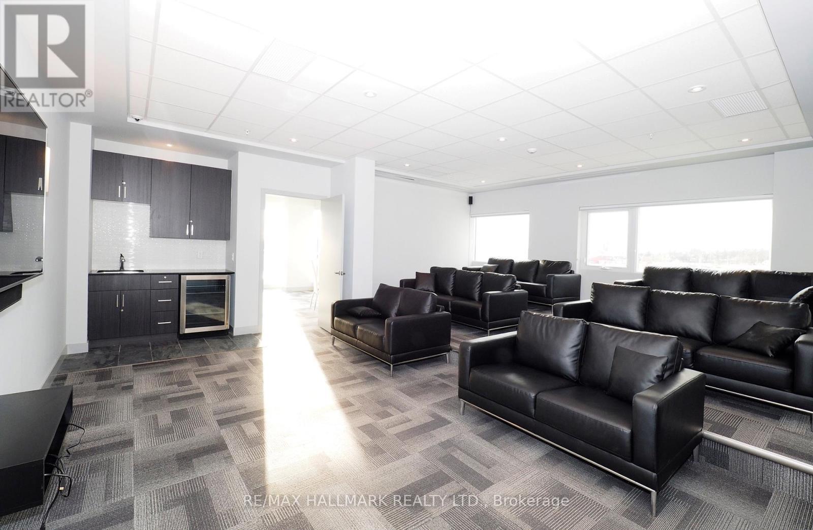 711 - 1 Victoria Street S, Waterloo, ON - Indoor Photo Showing Living Room