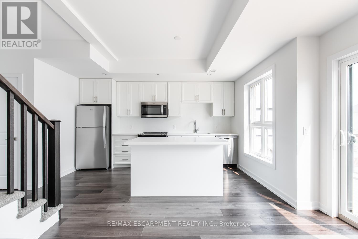 15 - 70 Kenesky Drive, Hamilton, ON - Indoor Photo Showing Kitchen