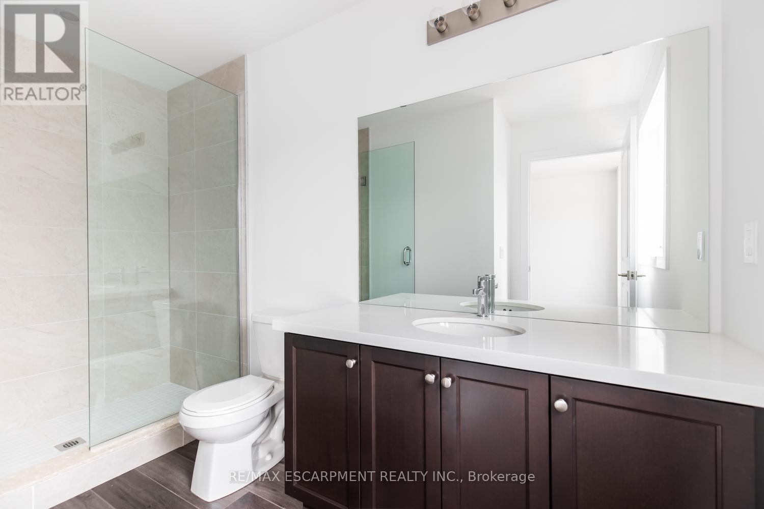 15 - 70 Kenesky Drive, Hamilton, ON - Indoor Photo Showing Bathroom