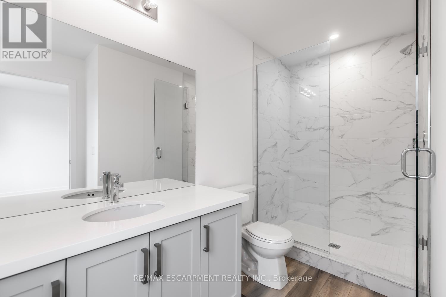 12 - 70 Kenesky Drive, Hamilton, ON - Indoor Photo Showing Bathroom