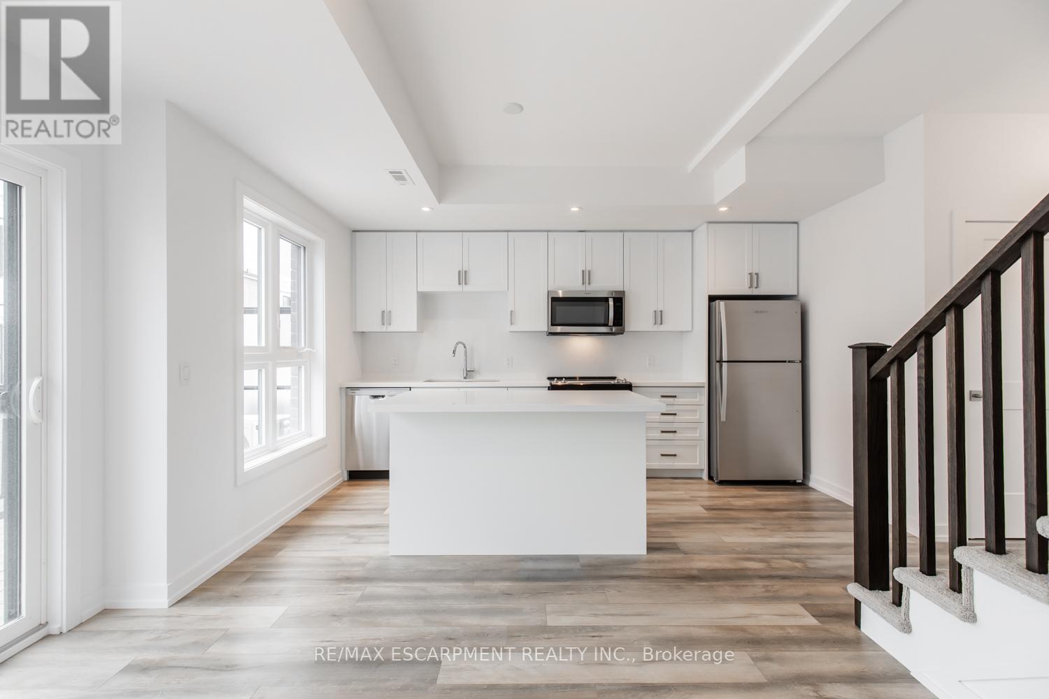 12 - 70 Kenesky Drive, Hamilton, ON - Indoor Photo Showing Kitchen