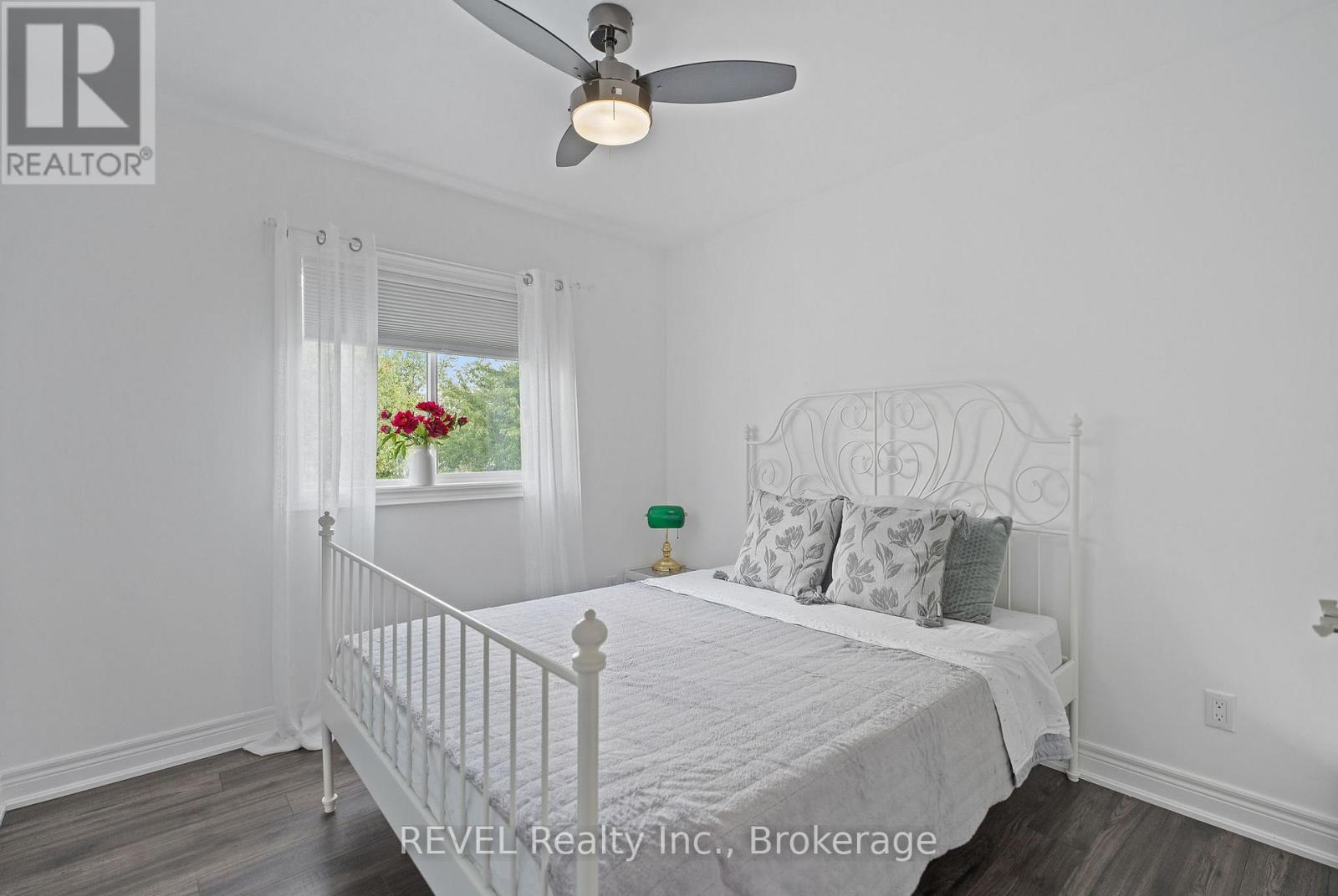 1018 Kerby Street, Fort Erie (Crescent Park), ON - Indoor Photo Showing Bedroom