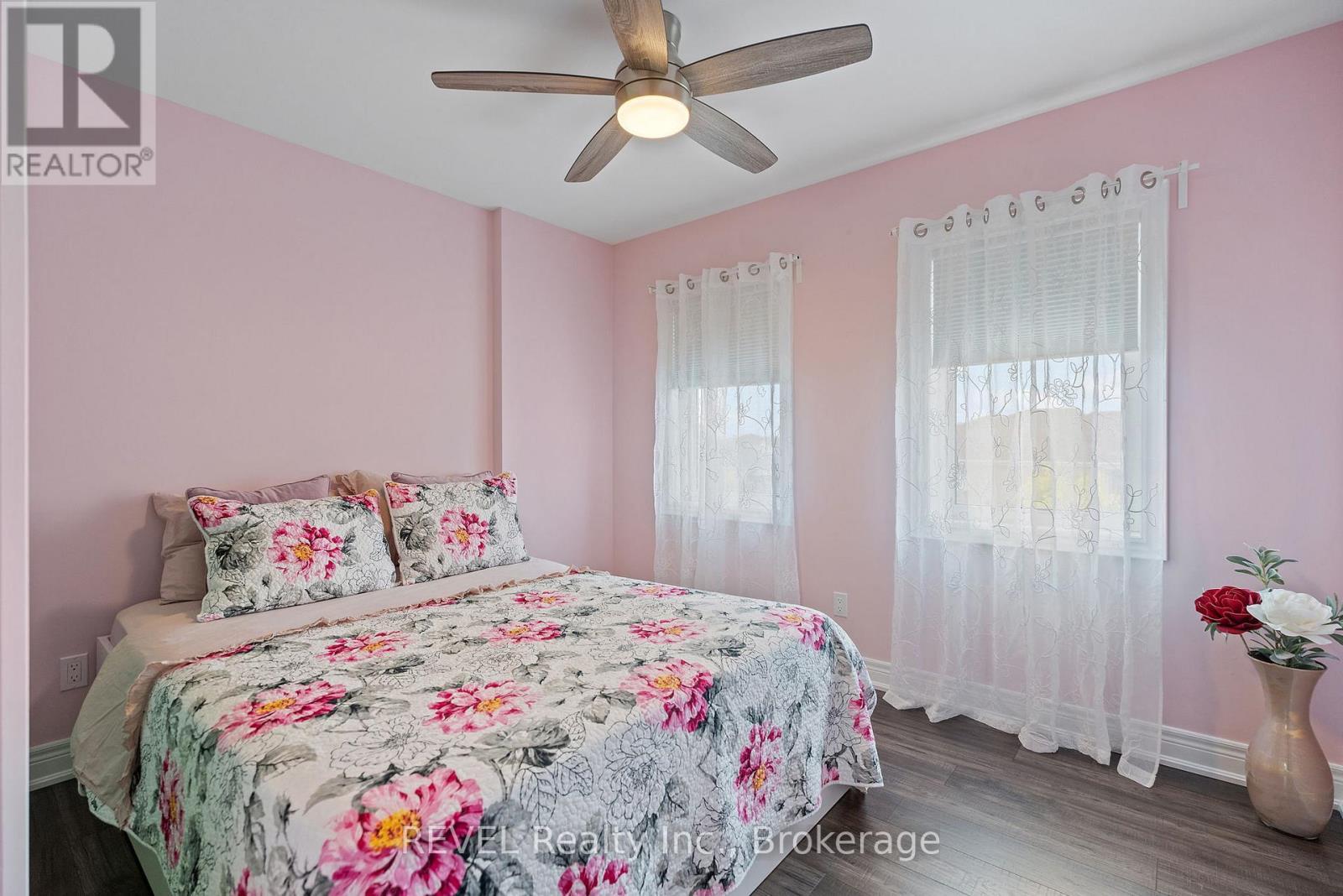 1018 Kerby Street, Fort Erie (Crescent Park), ON - Indoor Photo Showing Bedroom