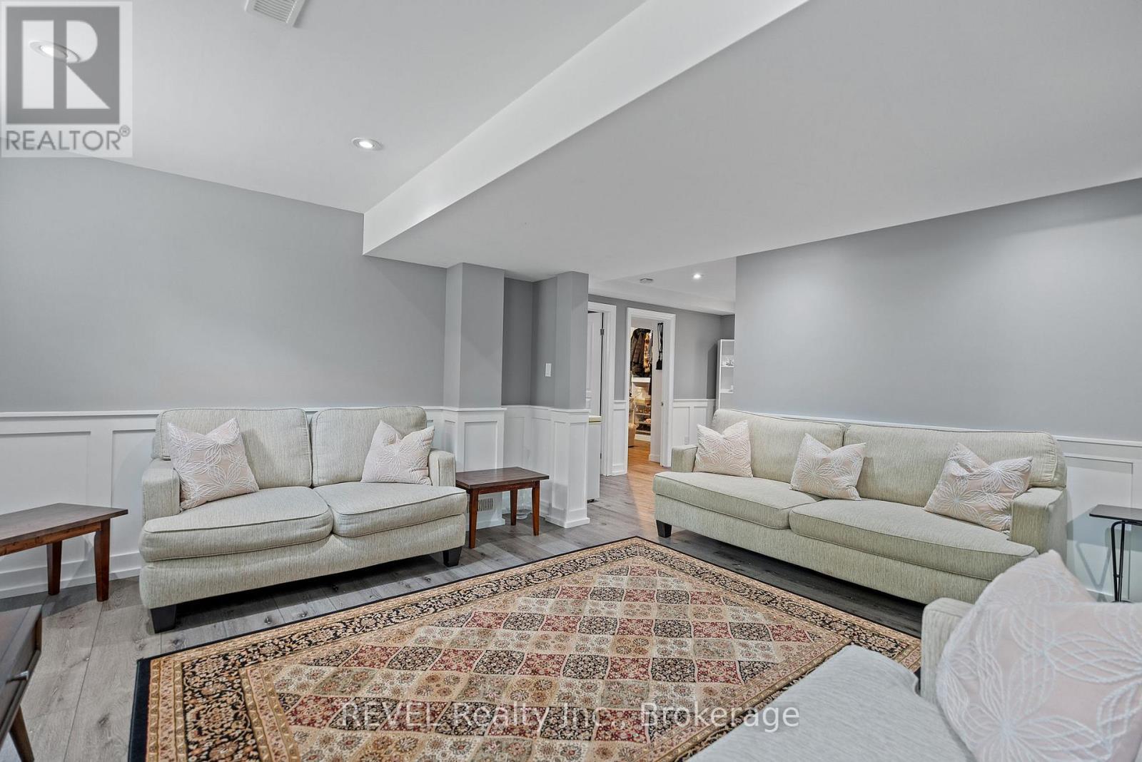 1018 Kerby Street, Fort Erie (Crescent Park), ON - Indoor Photo Showing Living Room