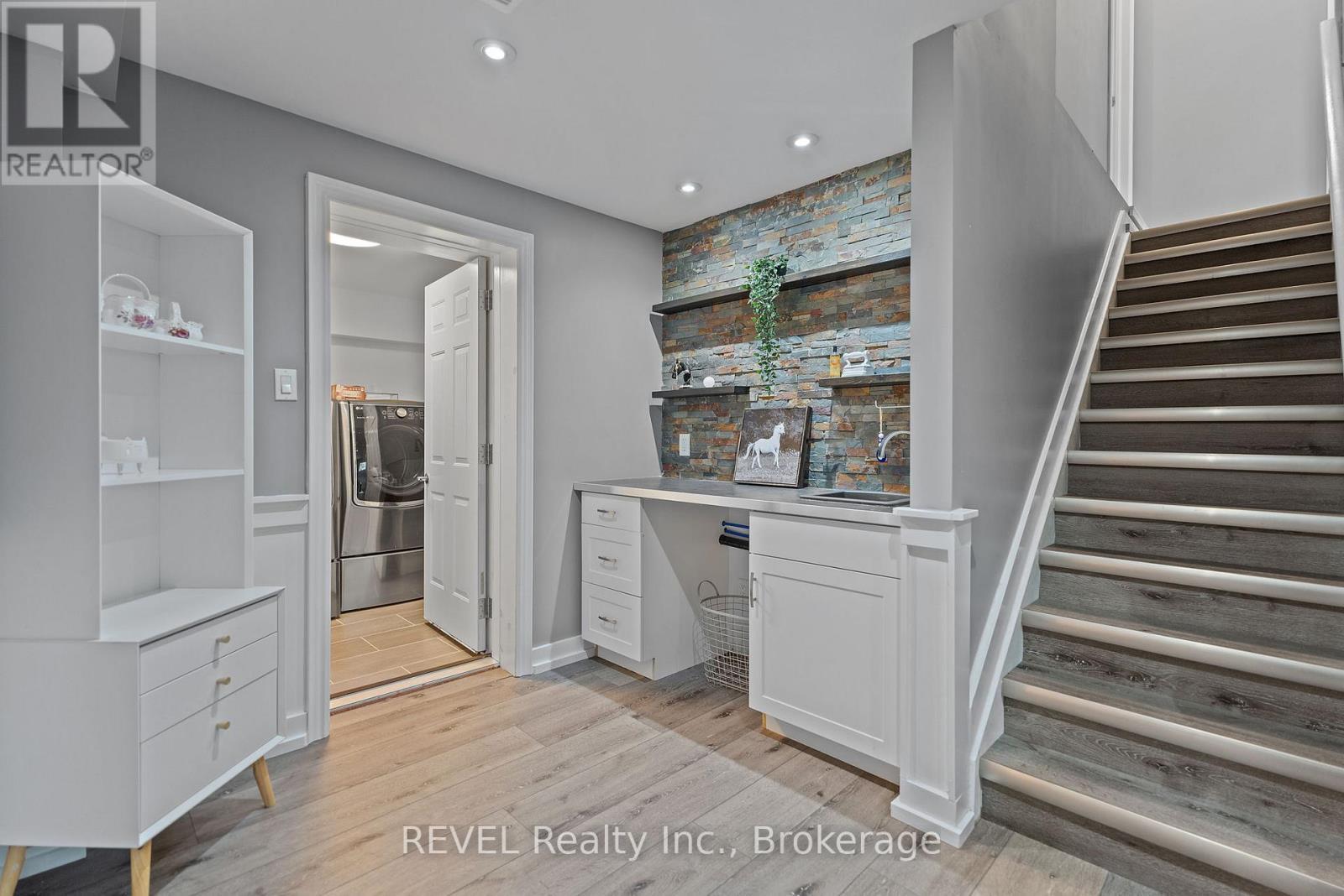 1018 Kerby Street, Fort Erie (Crescent Park), ON - Indoor Photo Showing Other Room