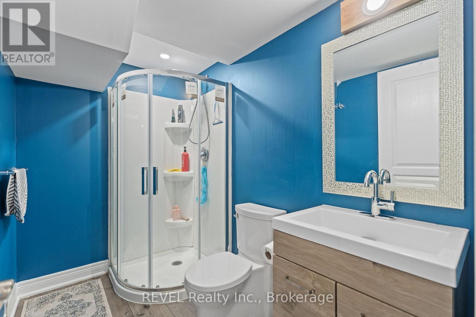 1018 Kerby Street, Fort Erie (Crescent Park), ON - Indoor Photo Showing Bathroom