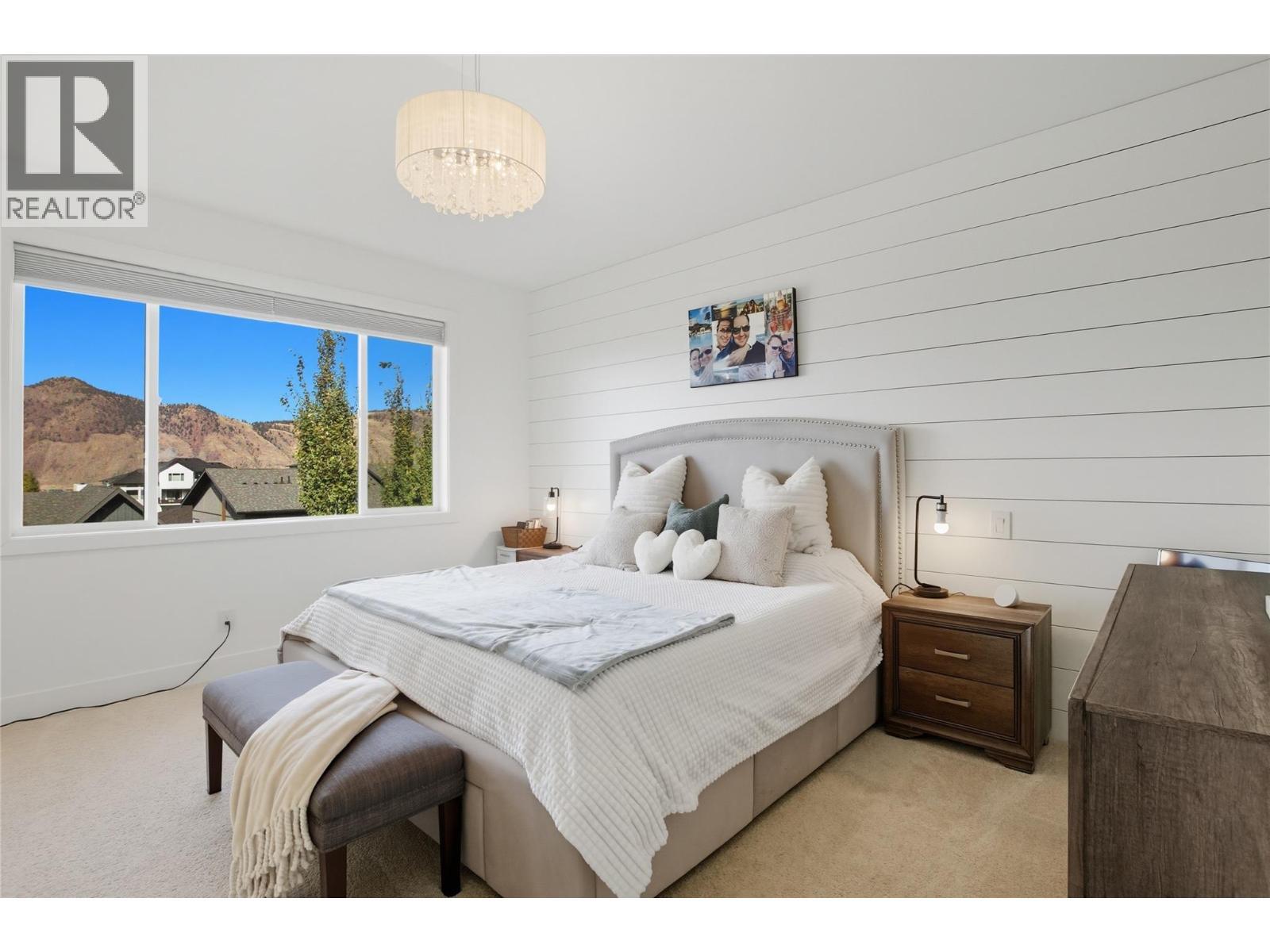 1553 Emerald Drive, Kamloops, BC - Indoor Photo Showing Bedroom