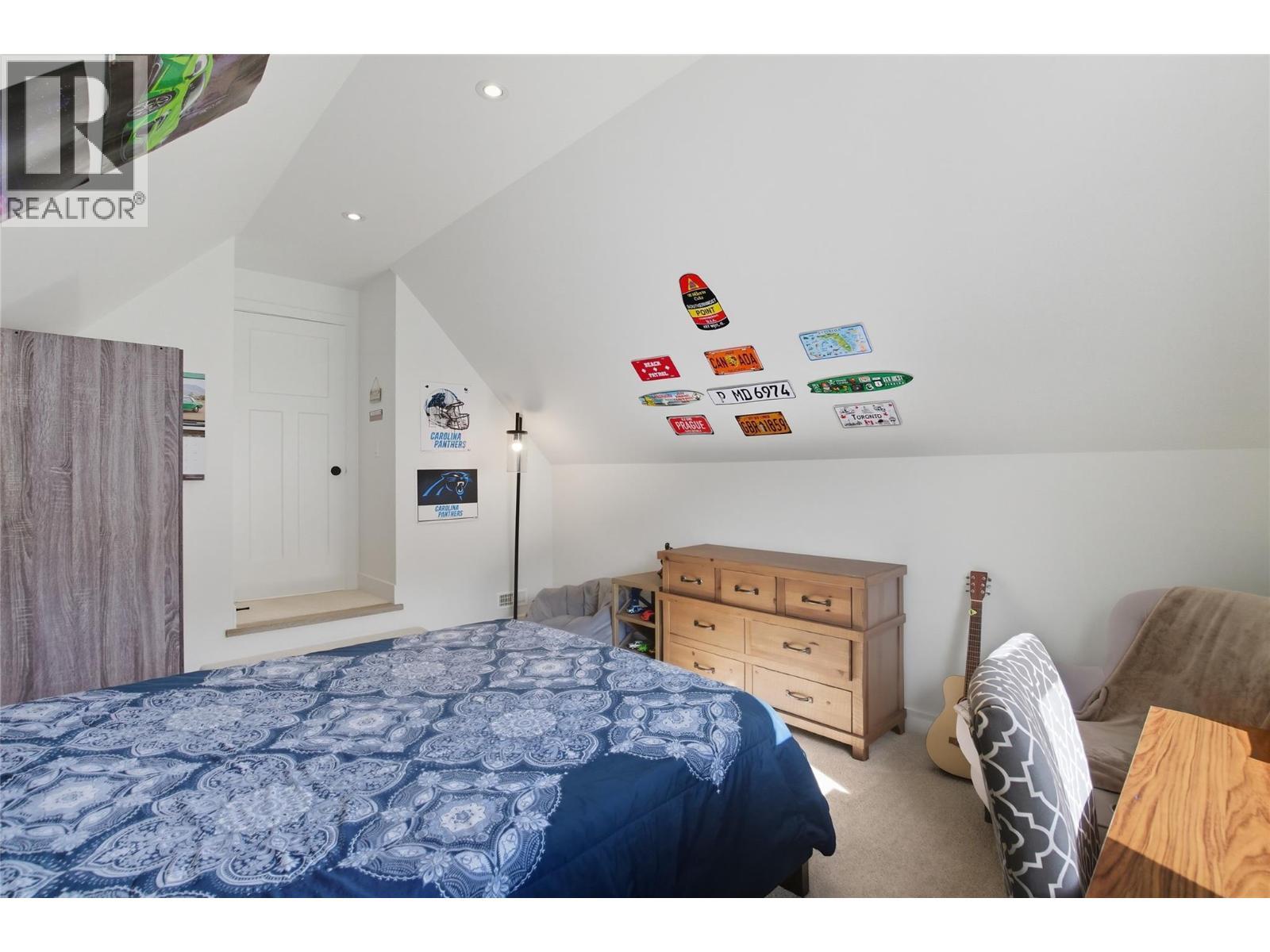 1553 Emerald Drive, Kamloops, BC - Indoor Photo Showing Bedroom