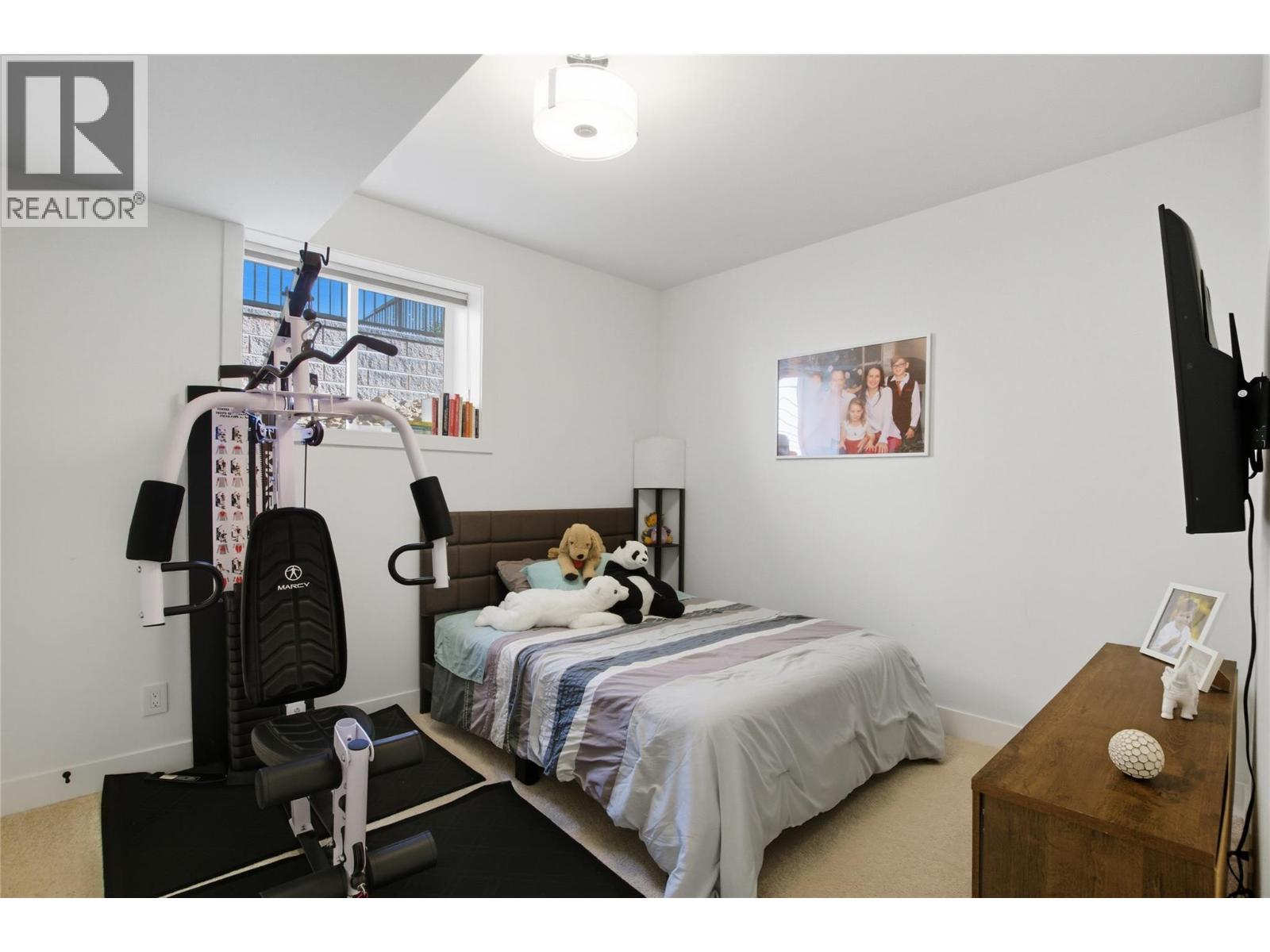 1553 Emerald Drive, Kamloops, BC - Indoor Photo Showing Bedroom