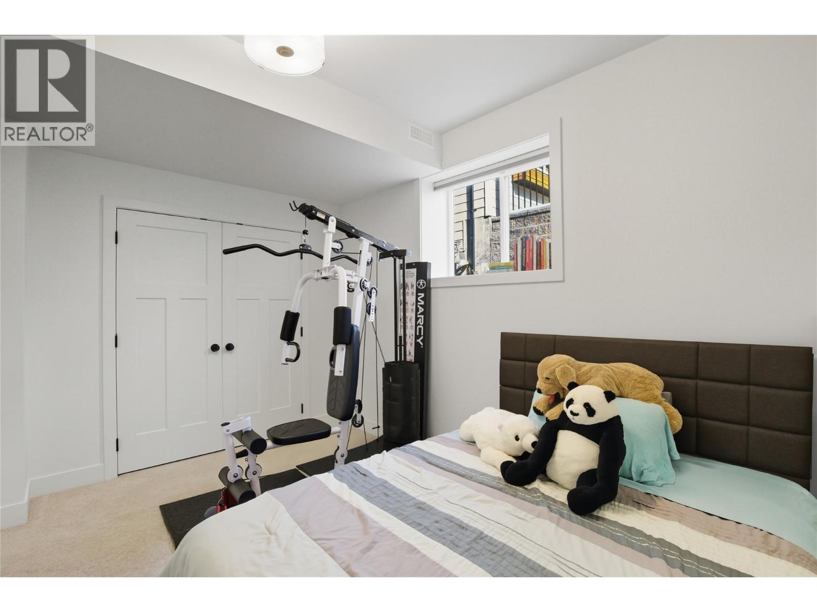 1553 Emerald Drive, Kamloops, BC - Indoor Photo Showing Bedroom