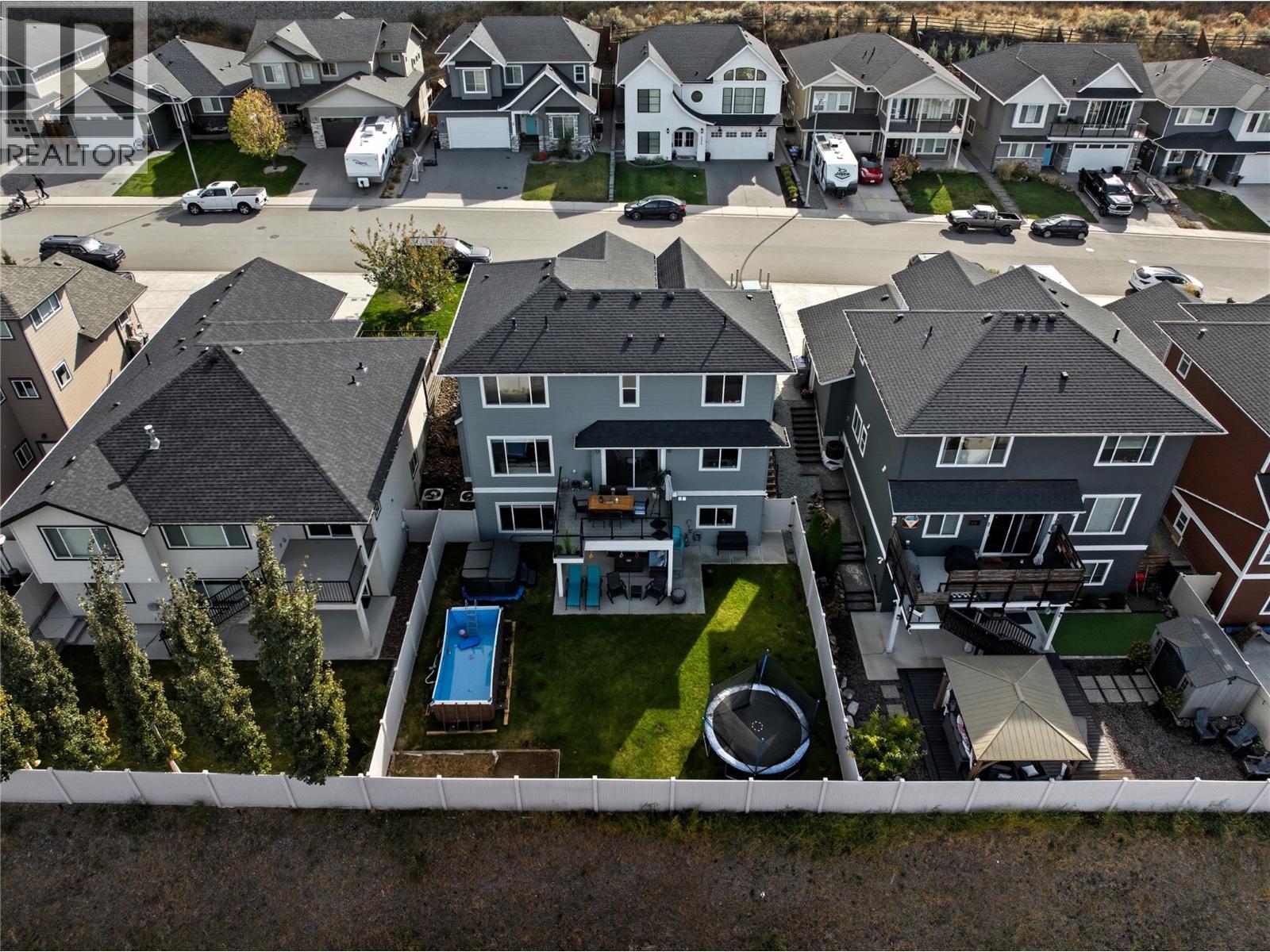 1553 Emerald Drive, Kamloops, BC - Outdoor With Facade
