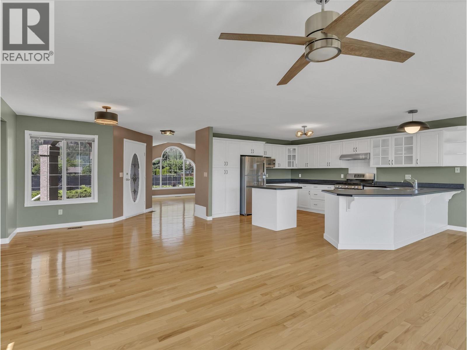 1893 Sandstone Drive, Penticton, BC - Indoor Photo Showing Kitchen