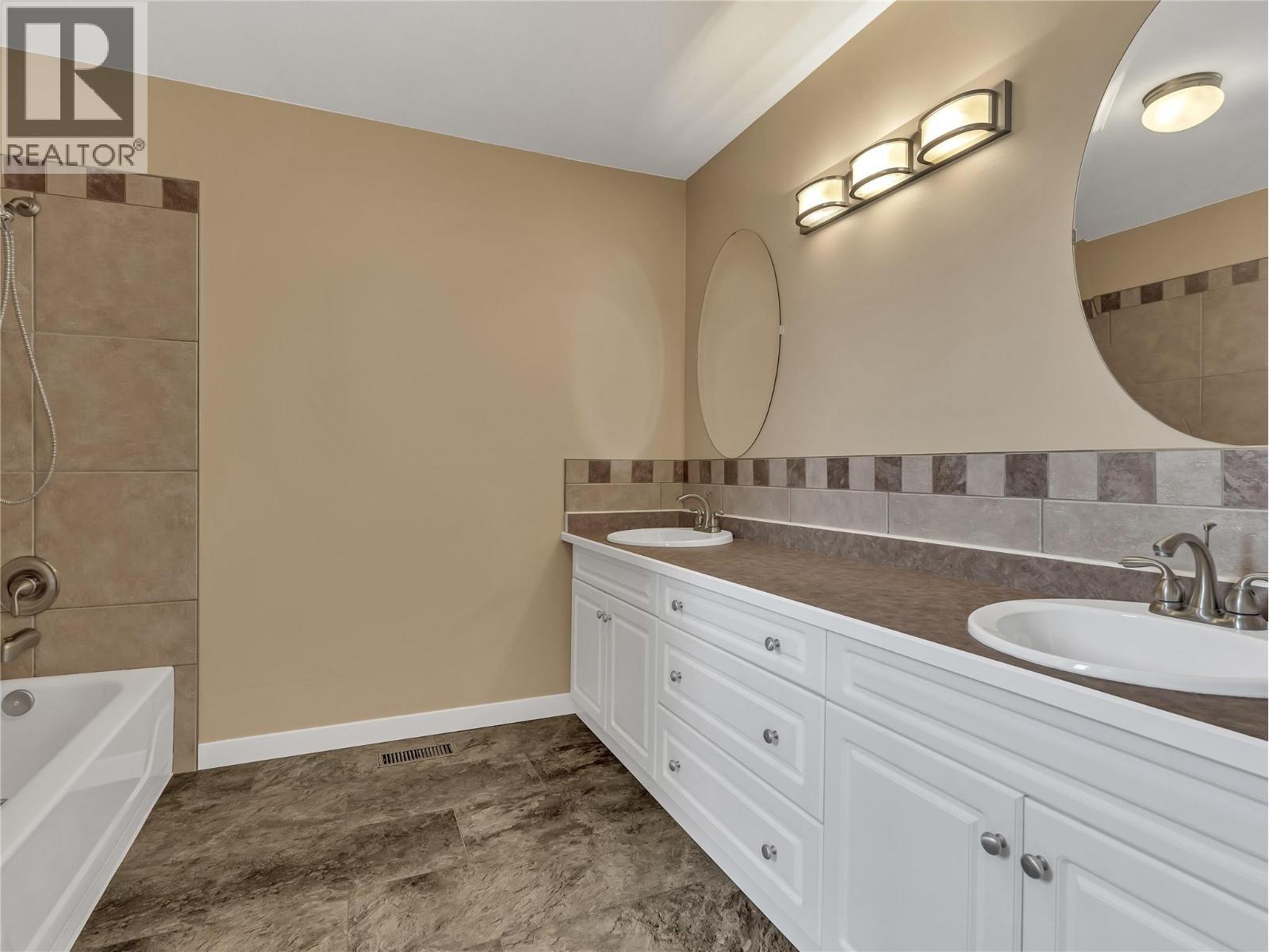 1893 Sandstone Drive, Penticton, BC - Indoor Photo Showing Bathroom