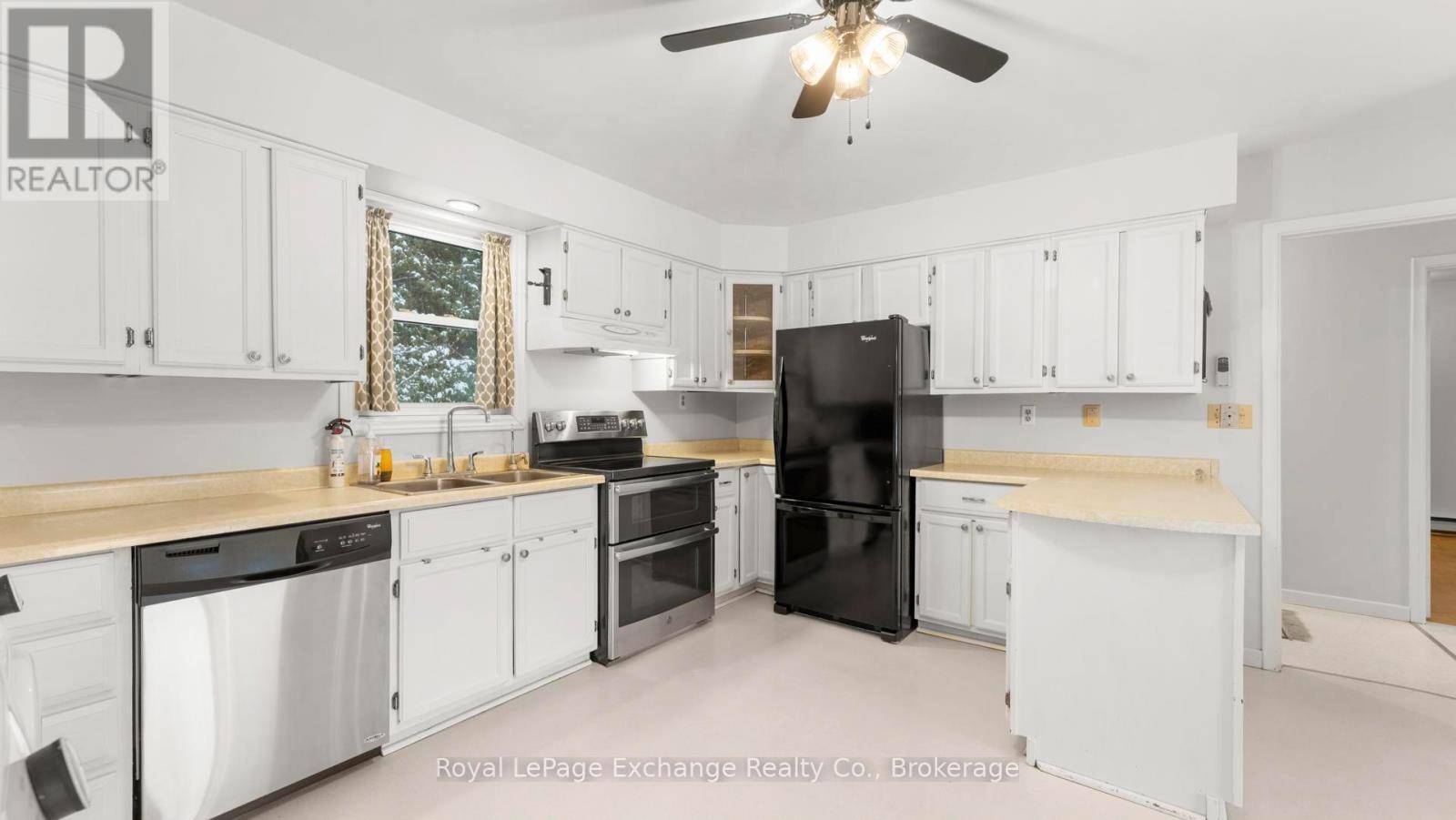 4 Jarrell Lane N, Kincardine, ON - Indoor Photo Showing Kitchen With Double Sink
