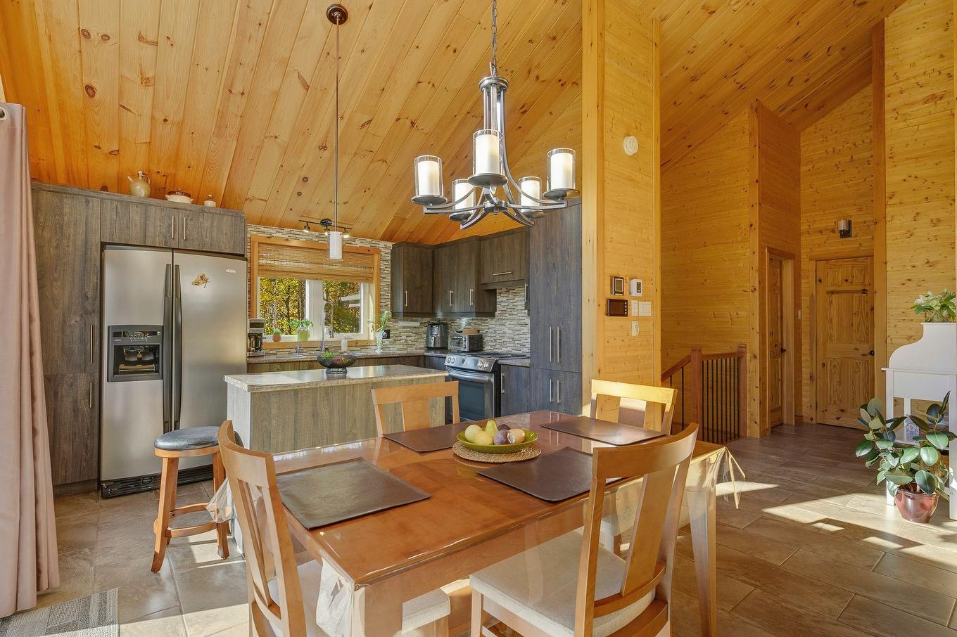 Kitchen - 18 Rue De La Cortland, Brownsburg-Chatham, QC - Indoor Photo Showing Dining Room