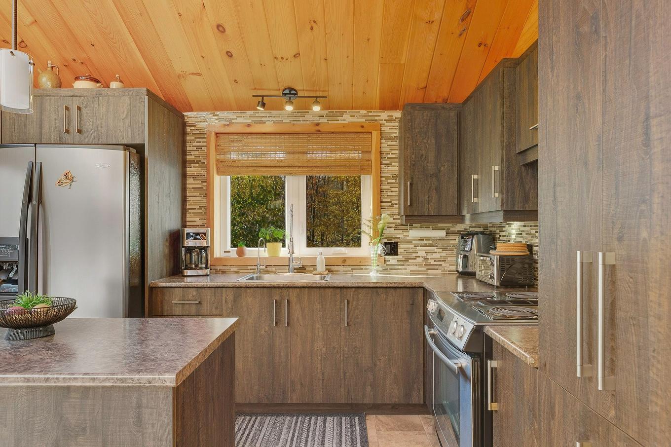 Kitchen - 18 Rue De La Cortland, Brownsburg-Chatham, QC - Indoor Photo Showing Kitchen