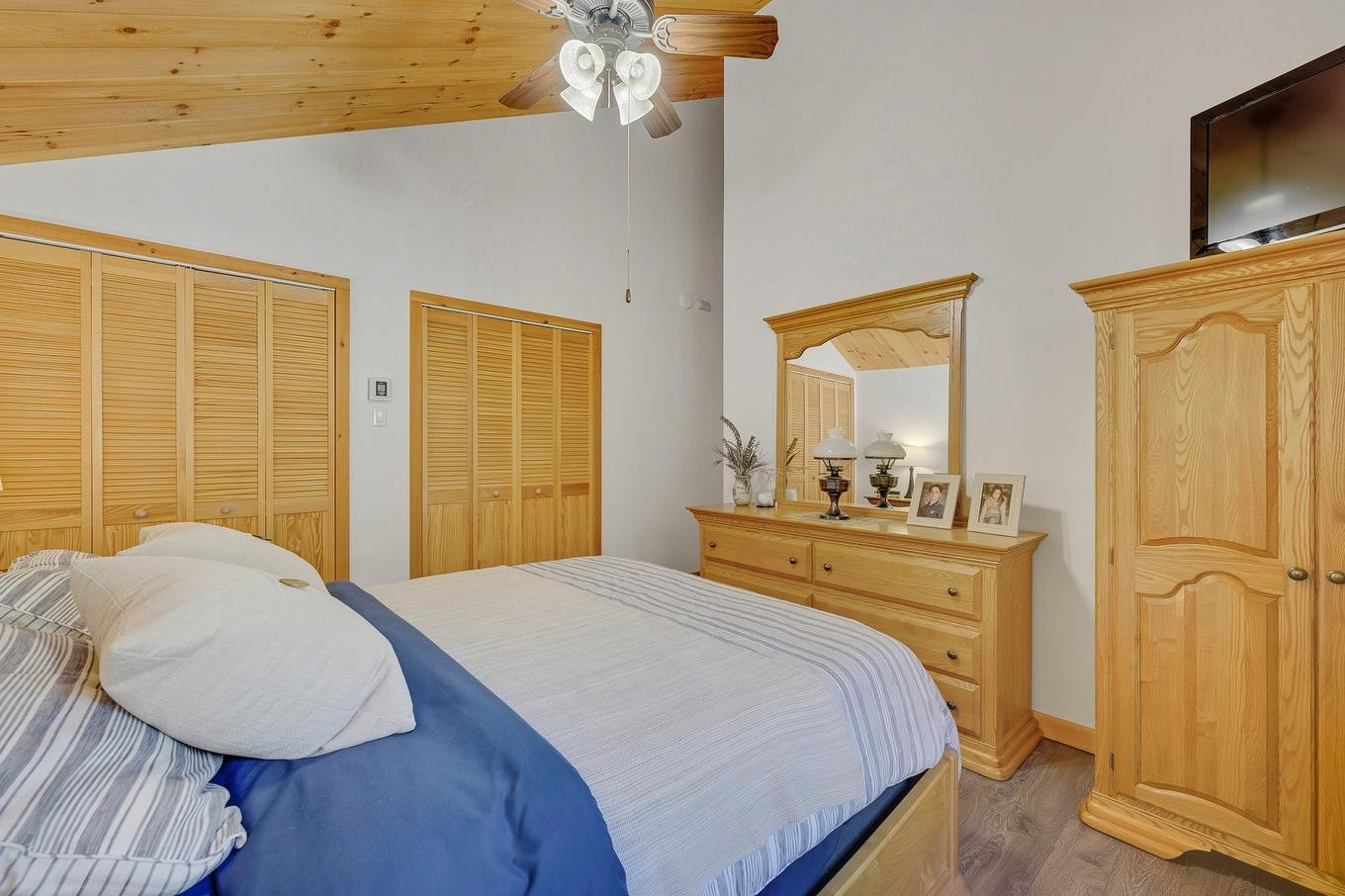 Primary bedroom - 18 Rue De La Cortland, Brownsburg-Chatham, QC - Indoor Photo Showing Bedroom
