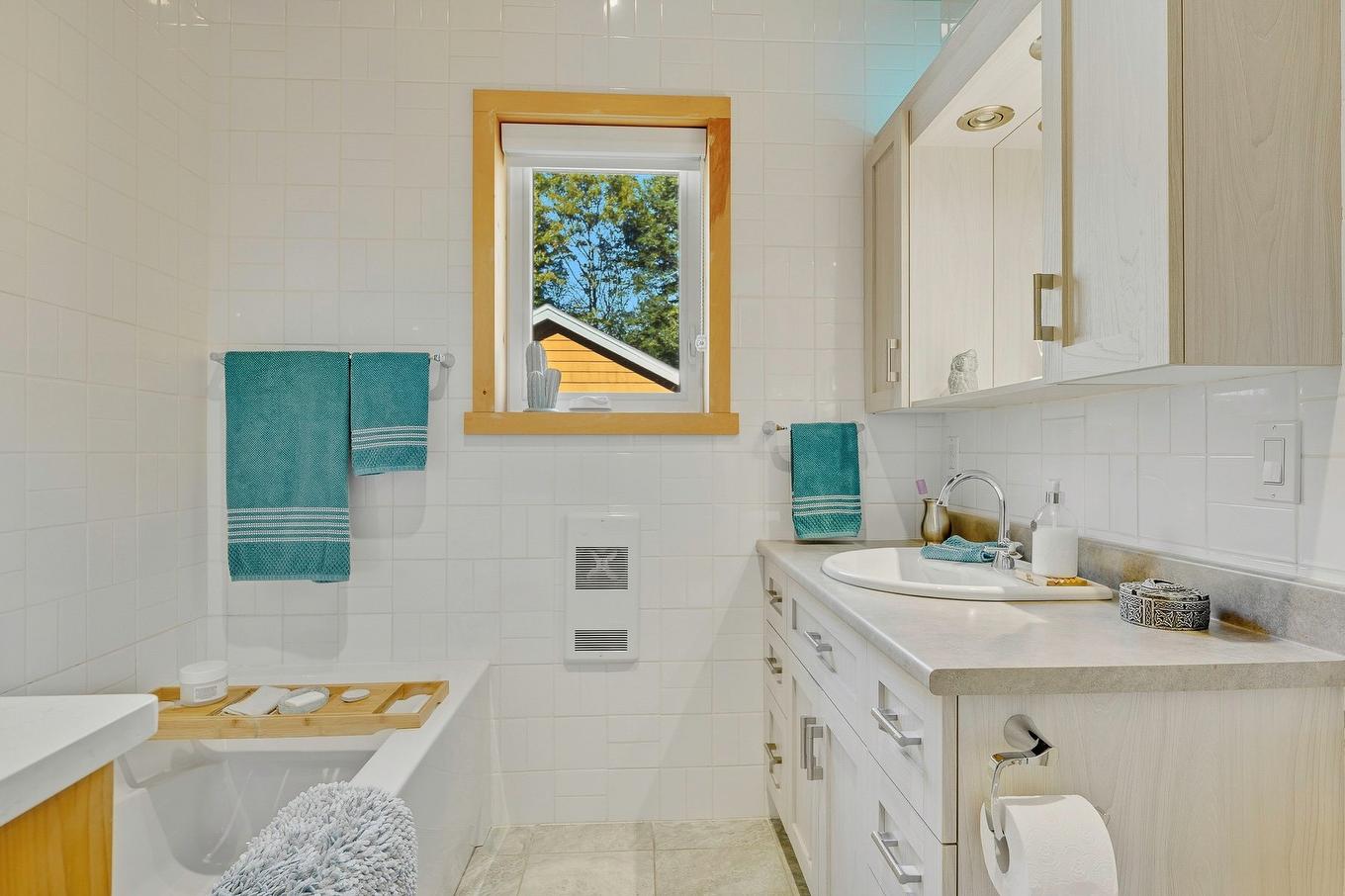 Bathroom - 18 Rue De La Cortland, Brownsburg-Chatham, QC - Indoor Photo Showing Bathroom