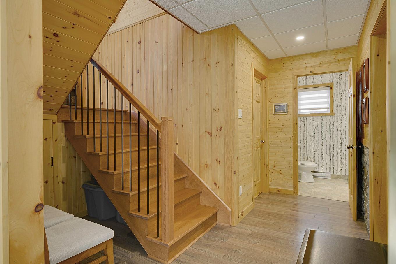 Staircase - 18 Rue De La Cortland, Brownsburg-Chatham, QC - Indoor Photo Showing Other Room