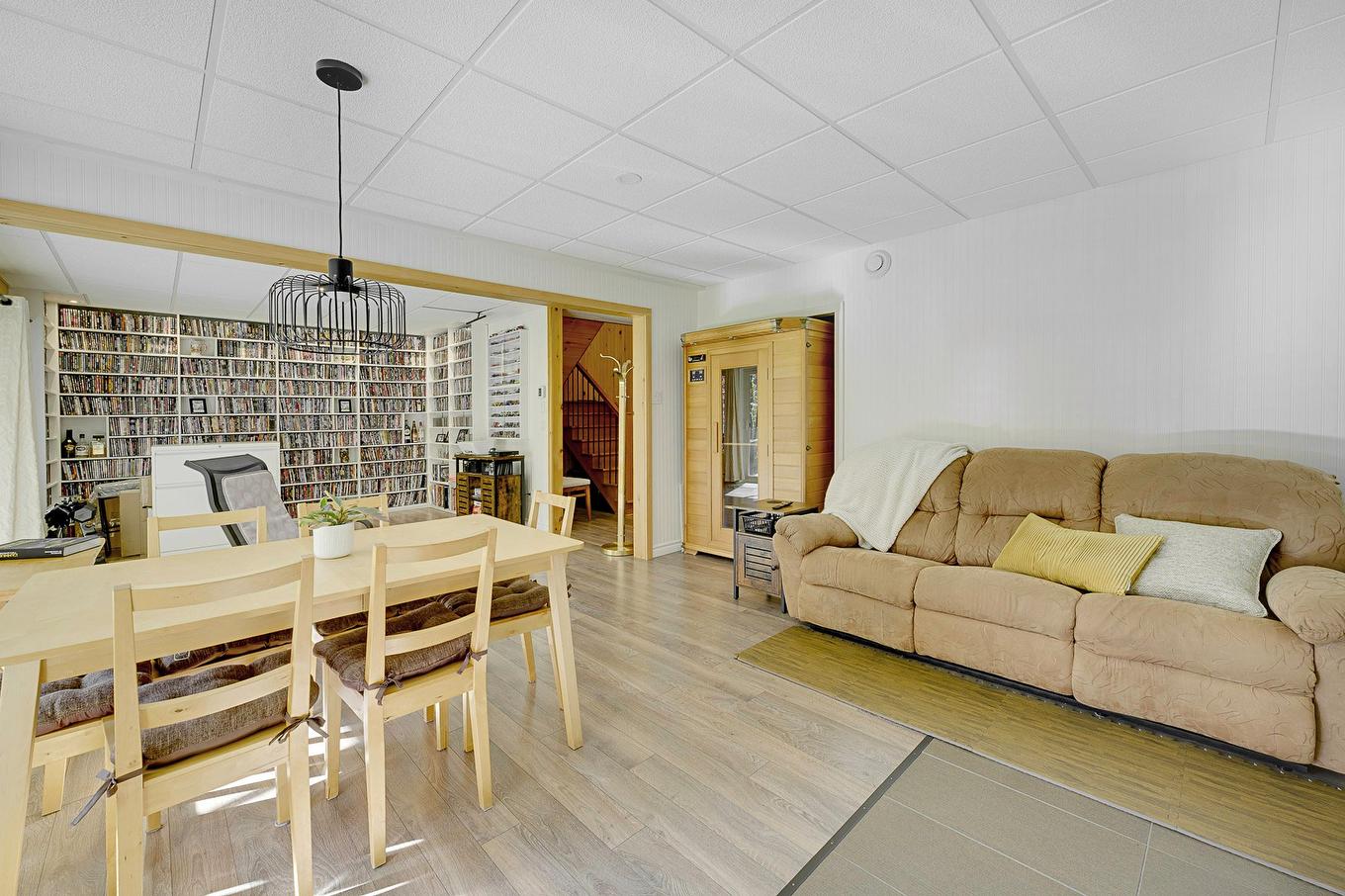 Family room - 18 Rue De La Cortland, Brownsburg-Chatham, QC - Indoor Photo Showing Living Room
