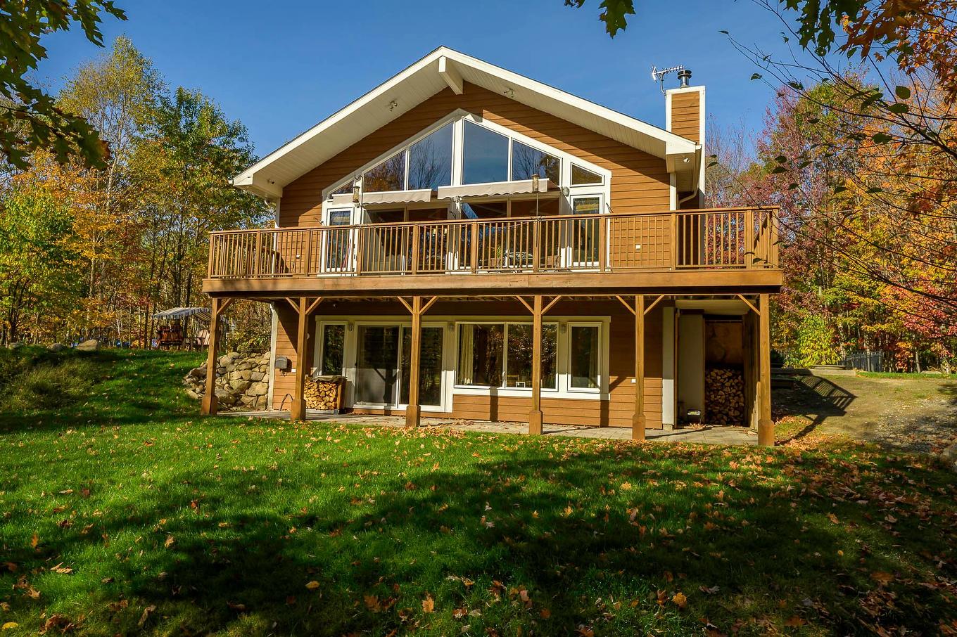 Exterior - 18 Rue De La Cortland, Brownsburg-Chatham, QC - Outdoor With Deck Patio Veranda