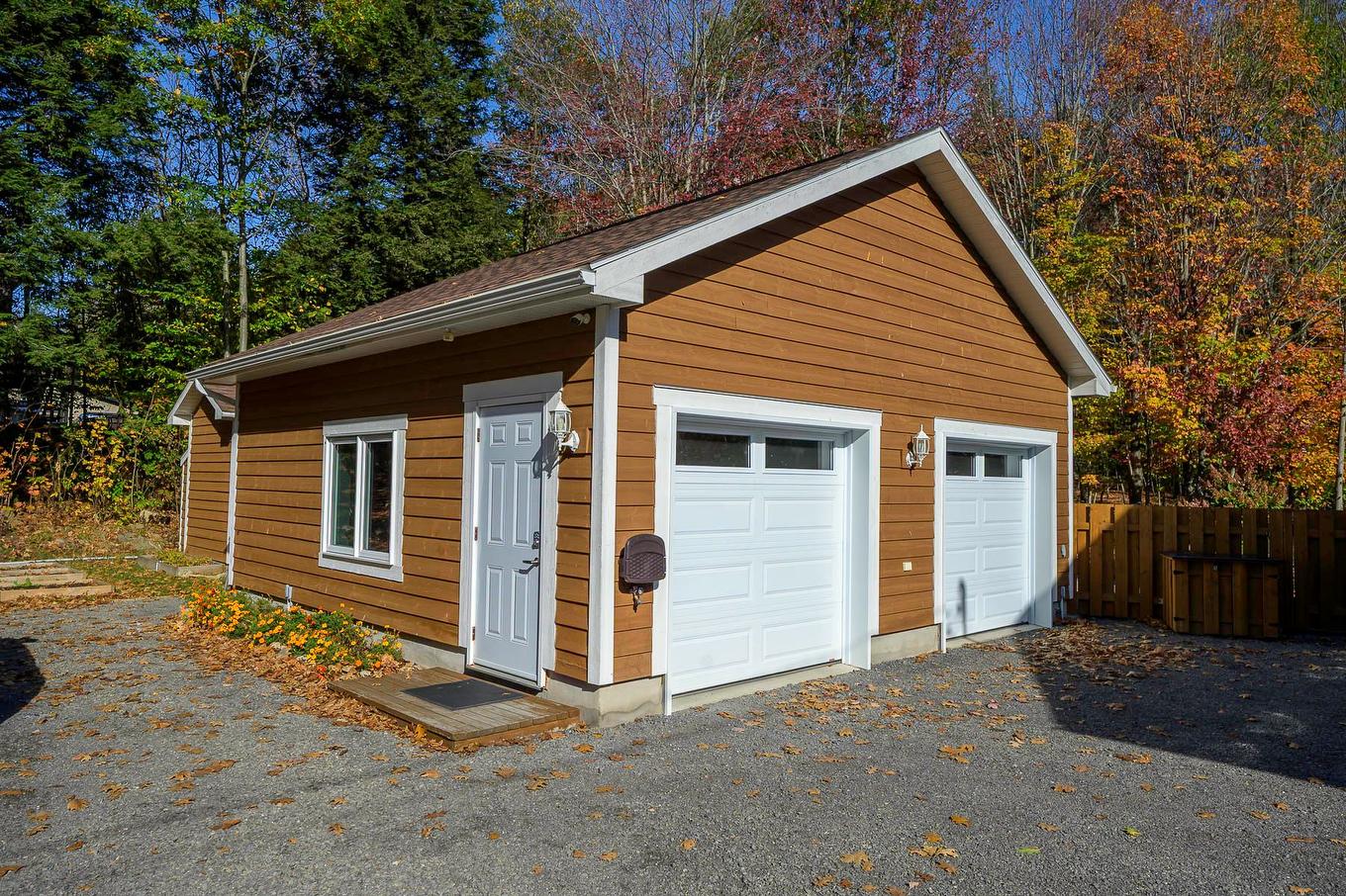 Garage - 18 Rue De La Cortland, Brownsburg-Chatham, QC - Outdoor With Exterior