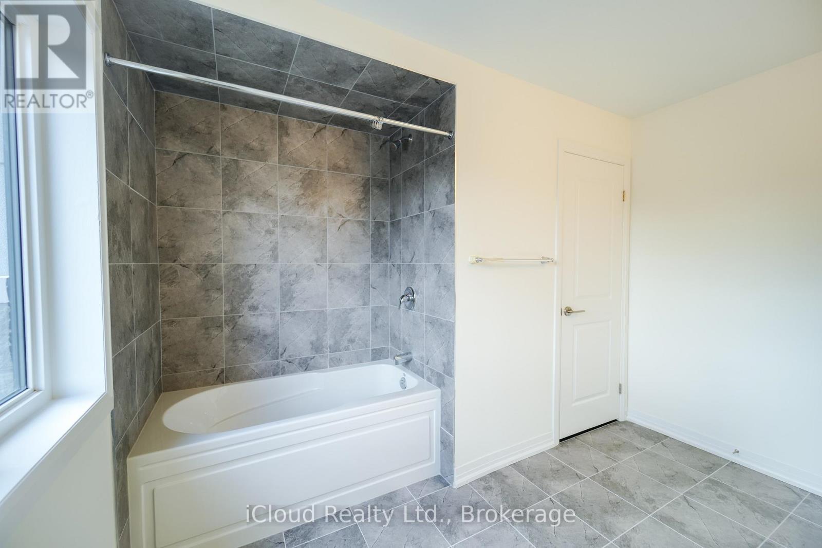 67 George Brier Drive E, Brant, ON - Indoor Photo Showing Bathroom