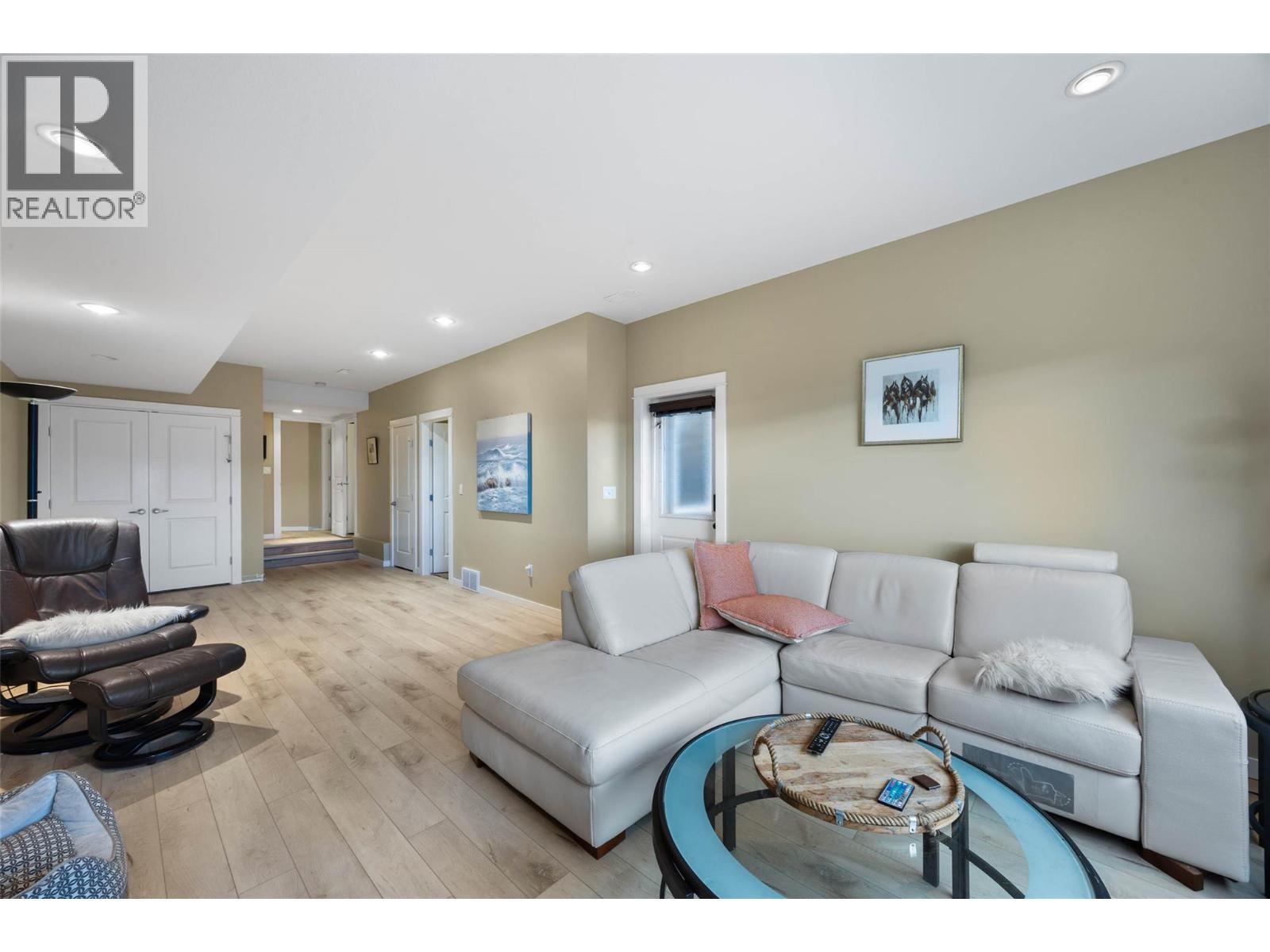 900 Stagecoach Drive Unit# 13, Kamloops, BC - Indoor Photo Showing Living Room