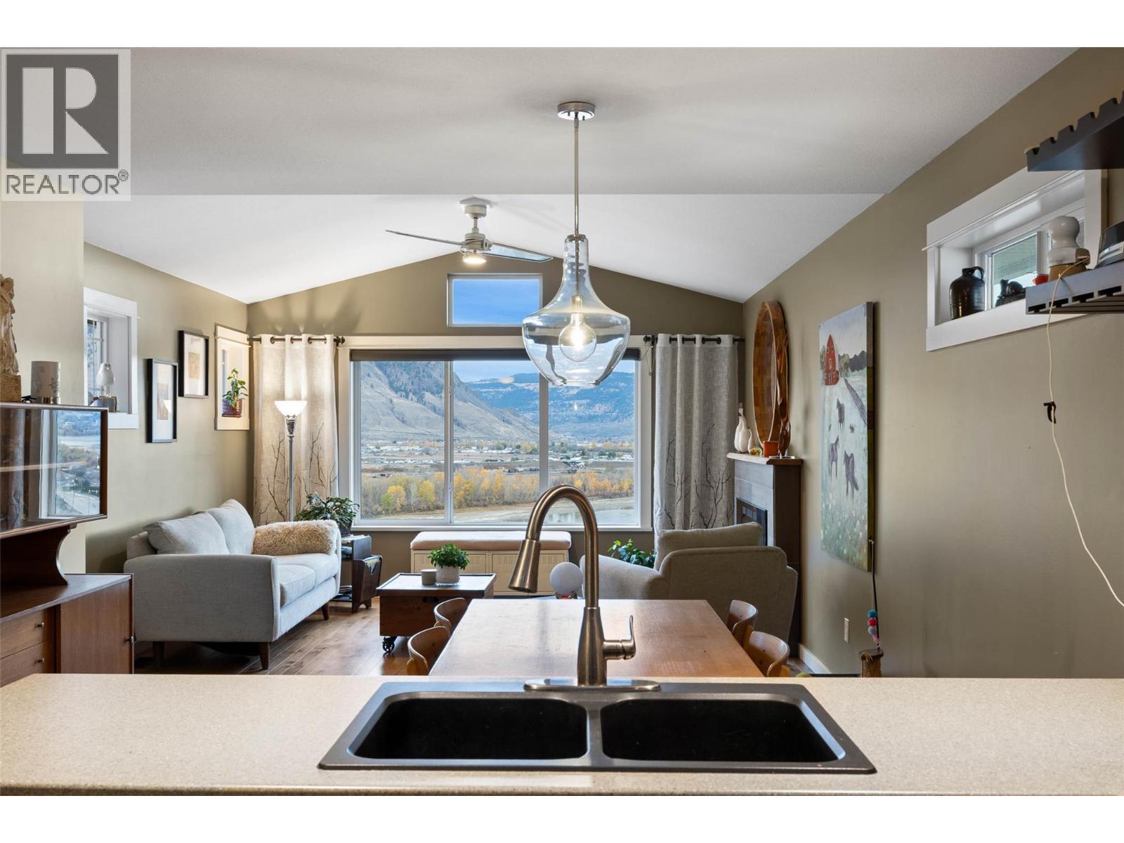 900 Stagecoach Drive Unit# 13, Kamloops, BC - Indoor Photo Showing Kitchen With Double Sink