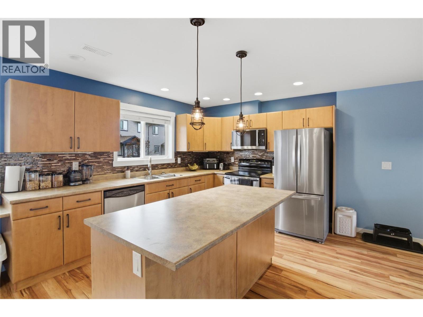 1741 Tranquille Road Unit# 12, Kamloops, BC - Indoor Photo Showing Kitchen With Stainless Steel Kitchen With Upgraded Kitchen