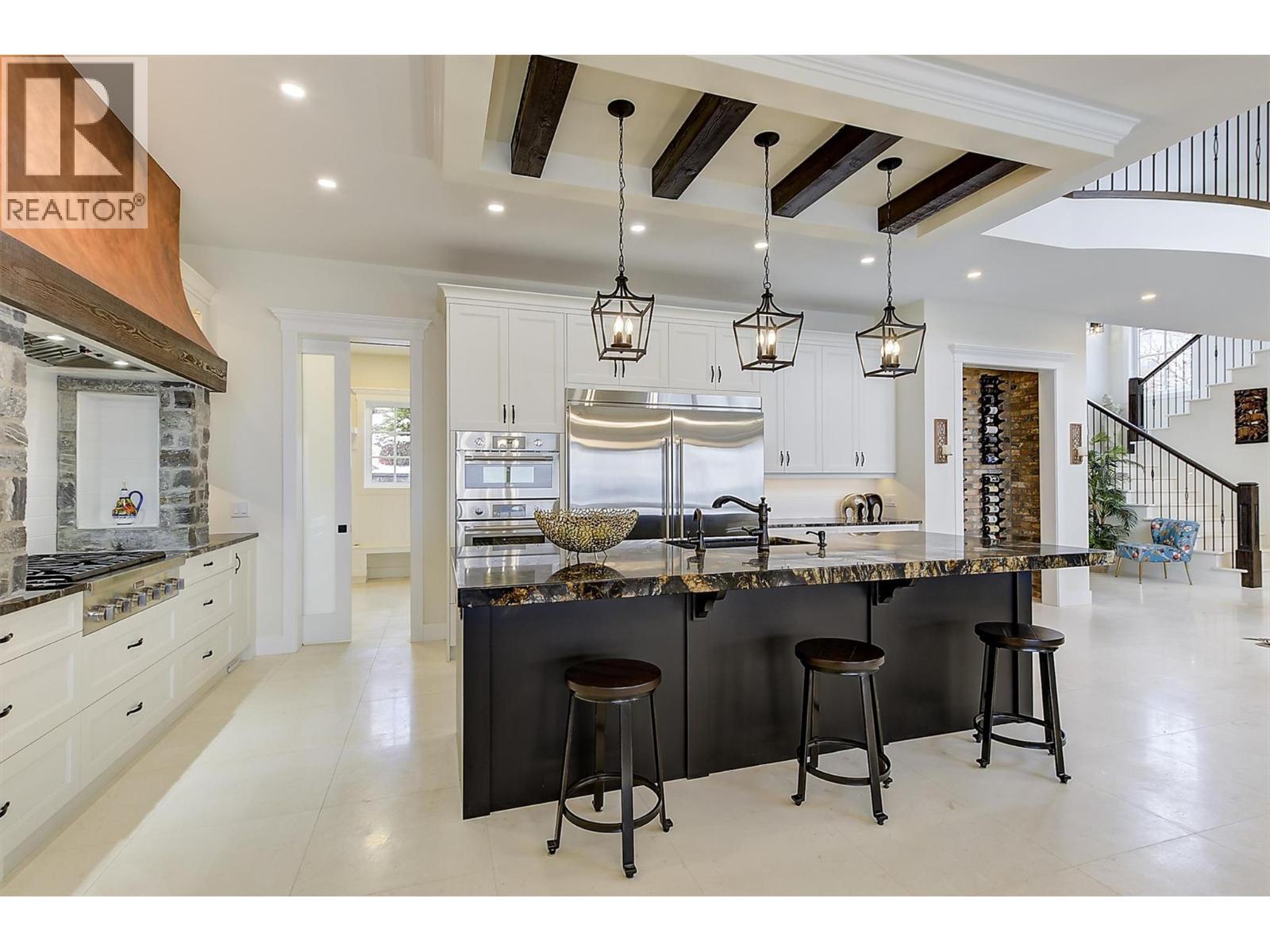3279 Vineyard View Drive, West Kelowna, BC - Indoor Photo Showing Kitchen With Upgraded Kitchen