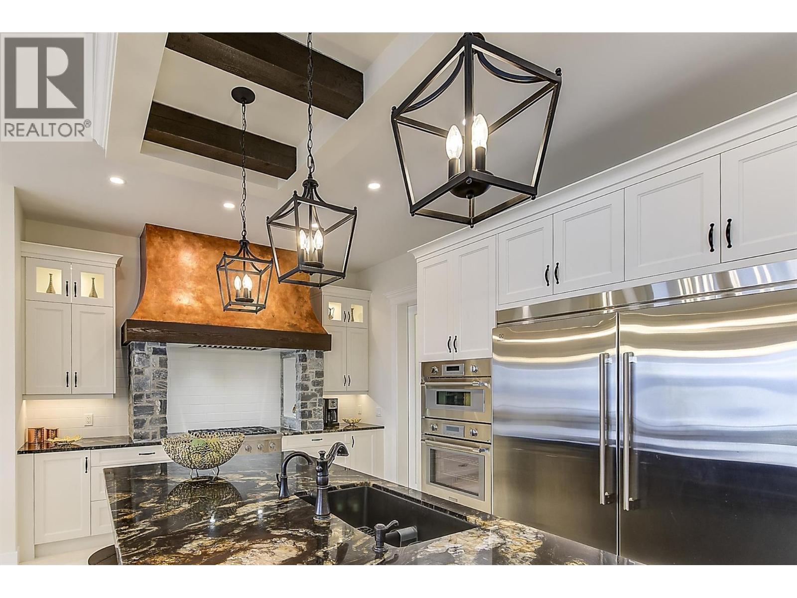 3279 Vineyard View Drive, West Kelowna, BC - Indoor Photo Showing Kitchen