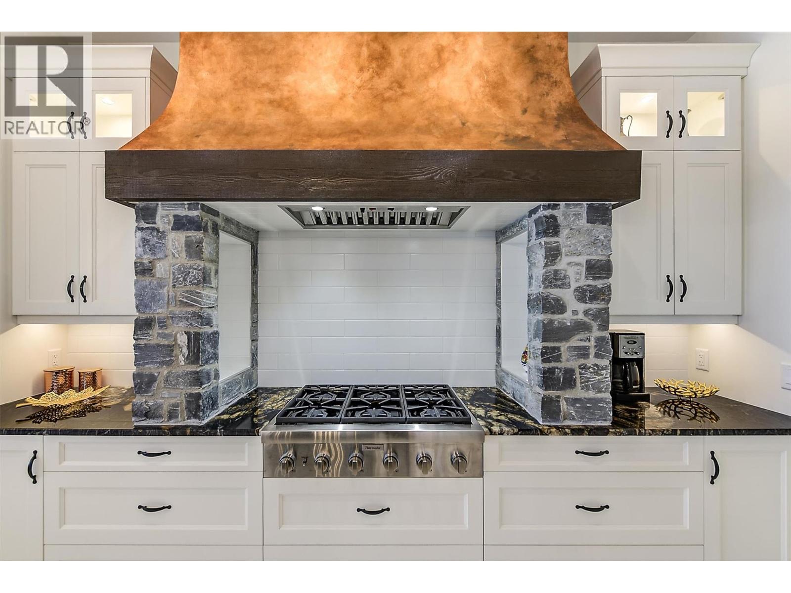 3279 Vineyard View Drive, West Kelowna, BC - Indoor Photo Showing Kitchen With Upgraded Kitchen