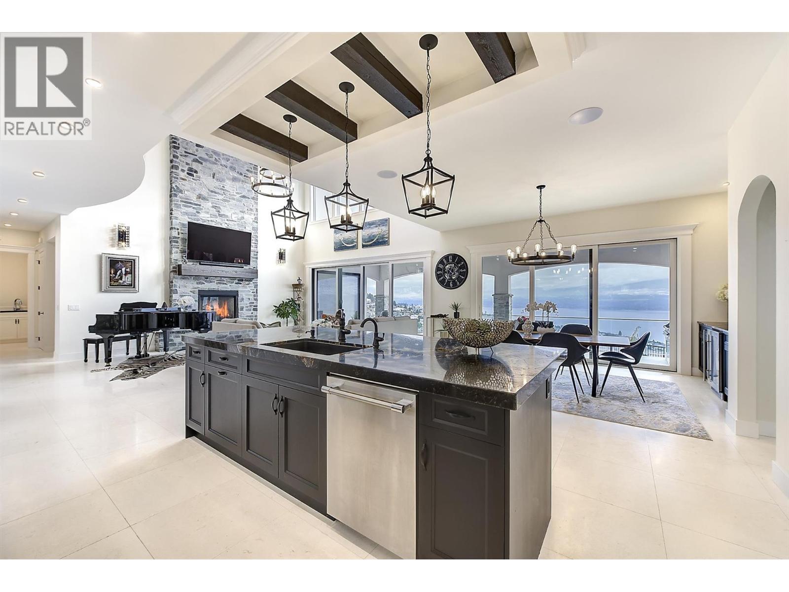 3279 Vineyard View Drive, West Kelowna, BC - Indoor Photo Showing Kitchen With Upgraded Kitchen