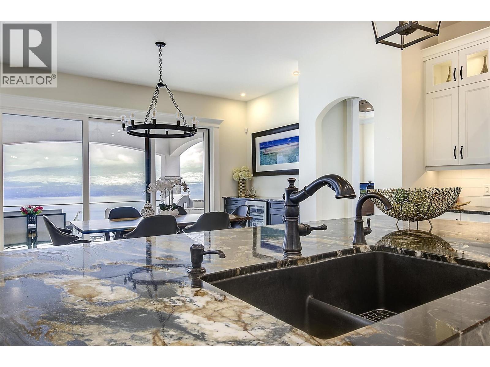 3279 Vineyard View Drive, West Kelowna, BC - Indoor Photo Showing Kitchen