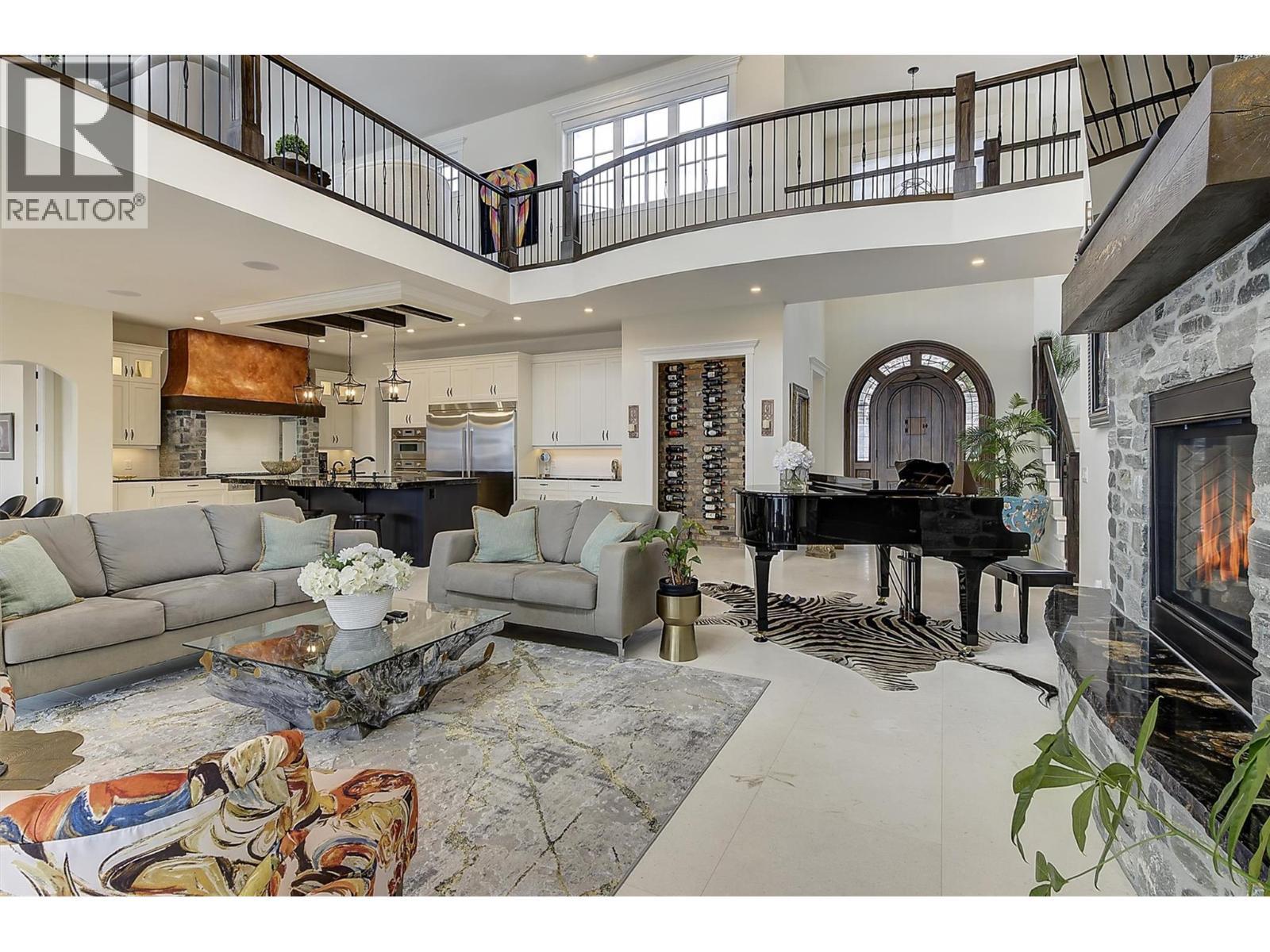 3279 Vineyard View Drive, West Kelowna, BC - Indoor Photo Showing Living Room