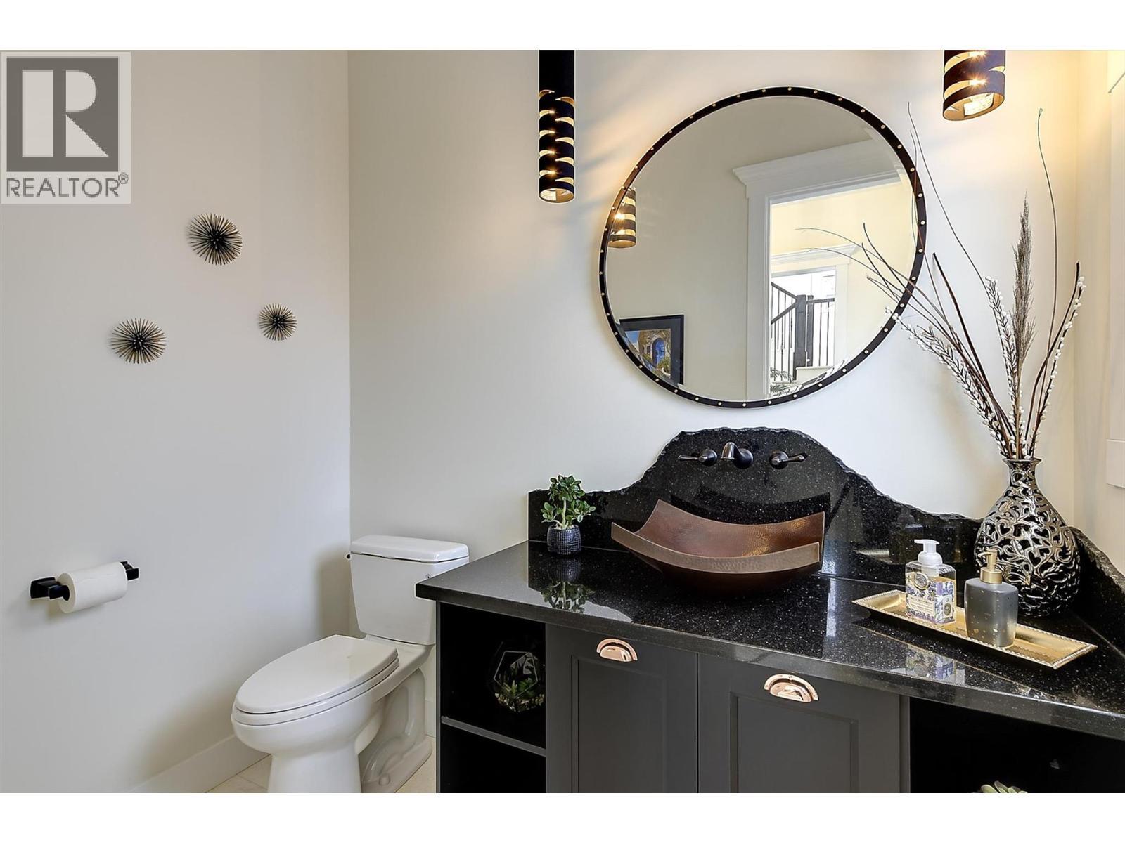 3279 Vineyard View Drive, West Kelowna, BC - Indoor Photo Showing Bathroom